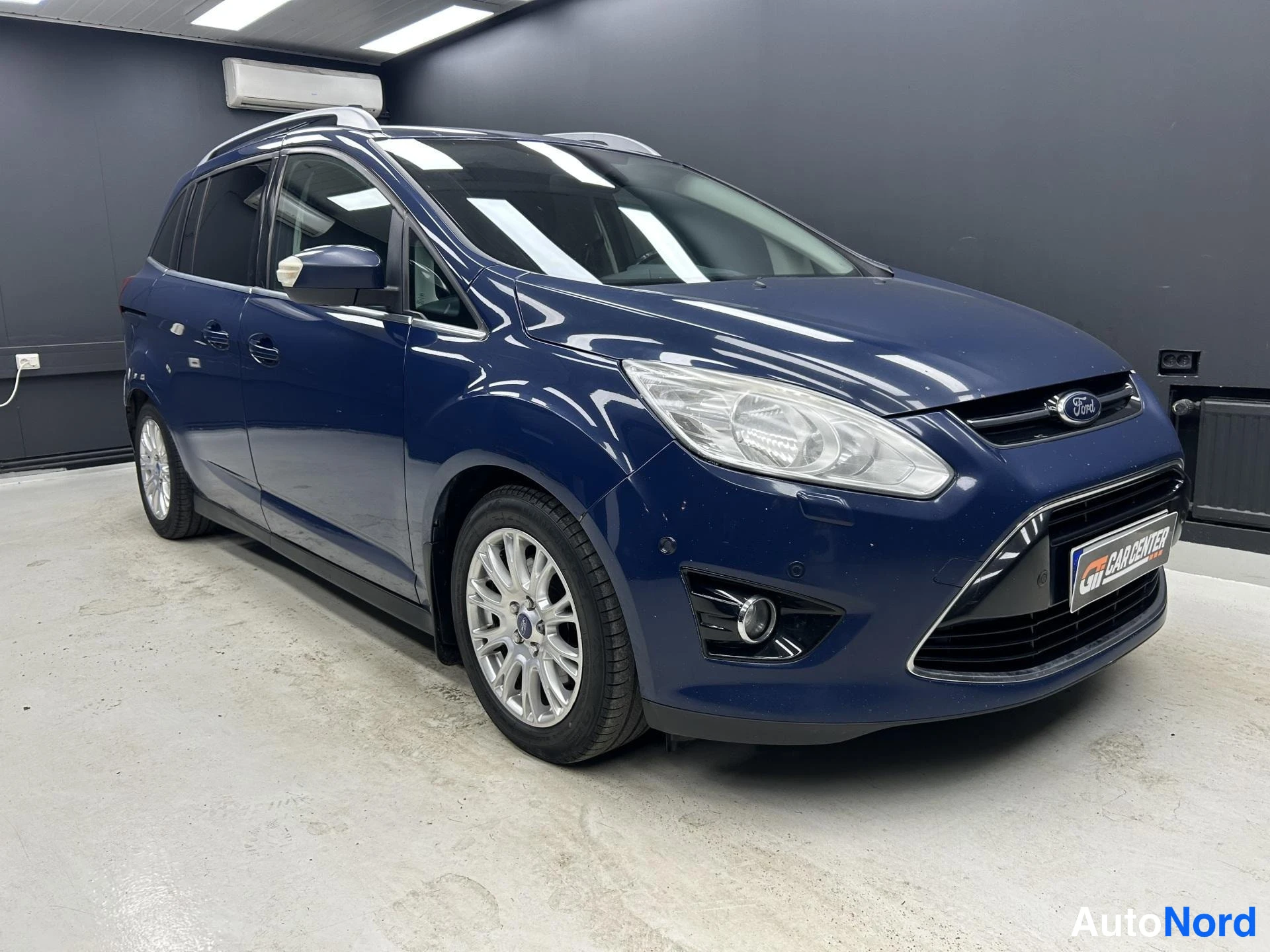 Sininen Ford C-MAX 2013, etuviisto, keula oikealle, kuva 3
