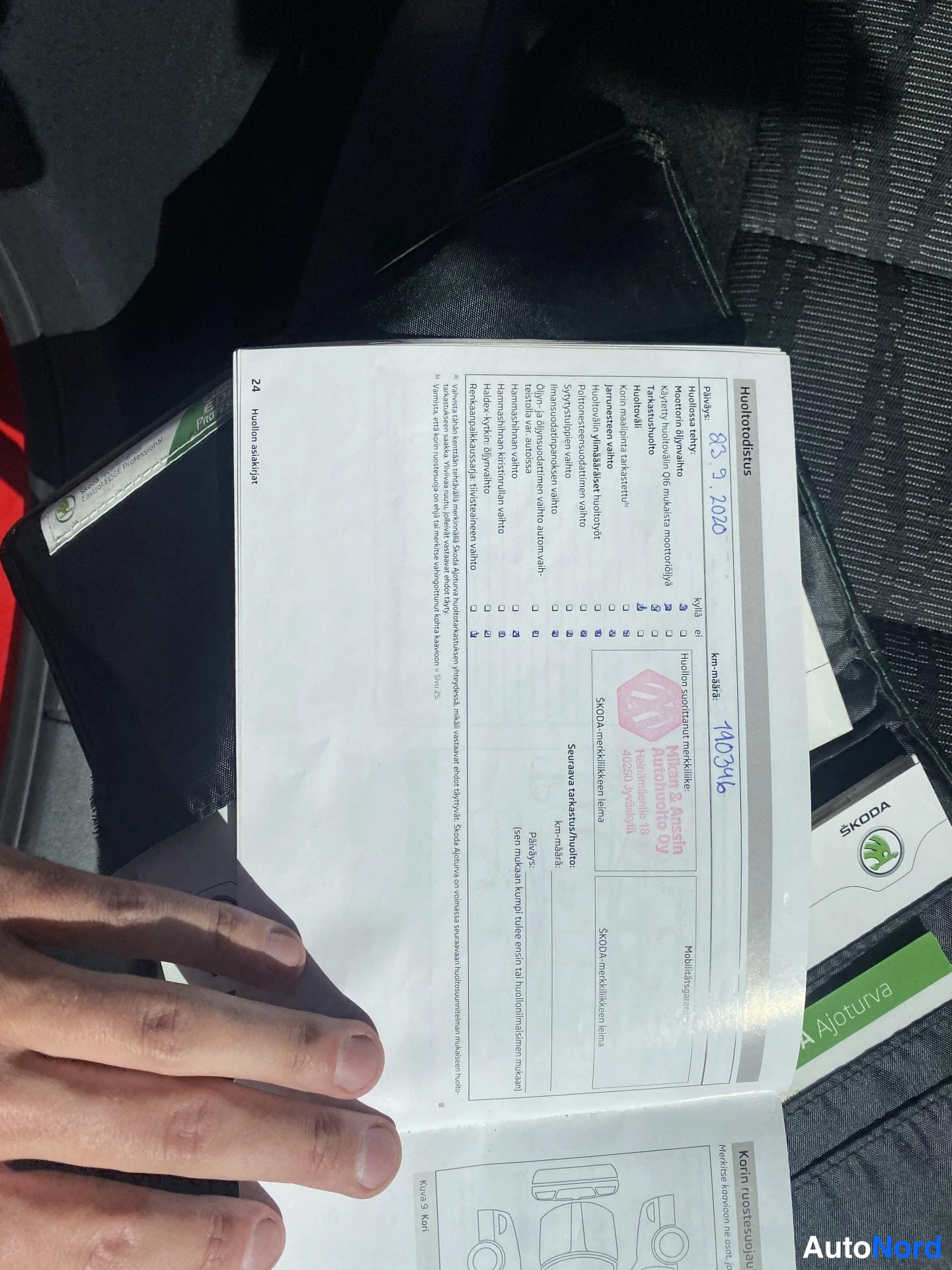 Punainen Skoda Octavia 2013, kuva 21