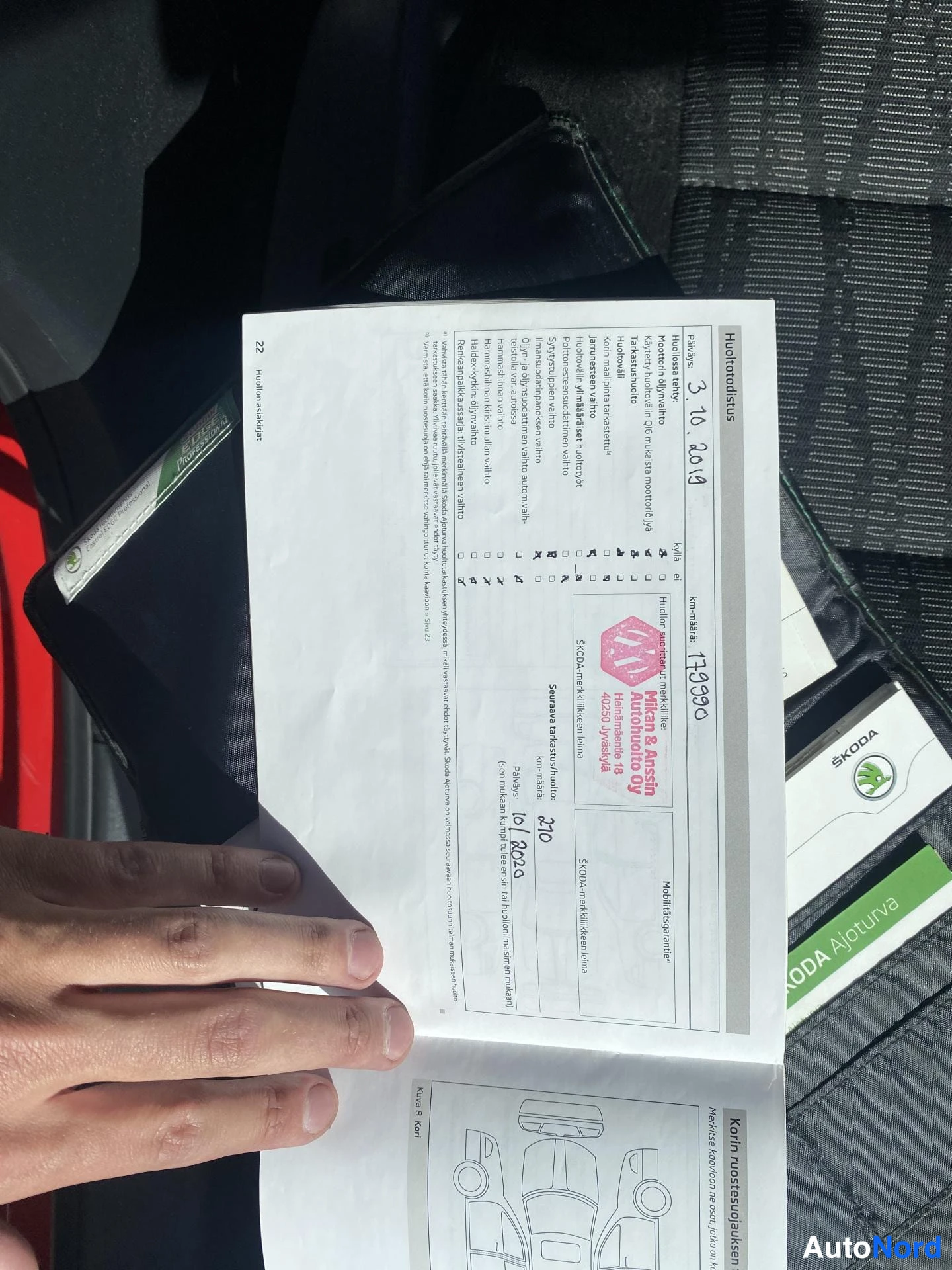 Punainen Skoda Octavia 2013, kuva 22