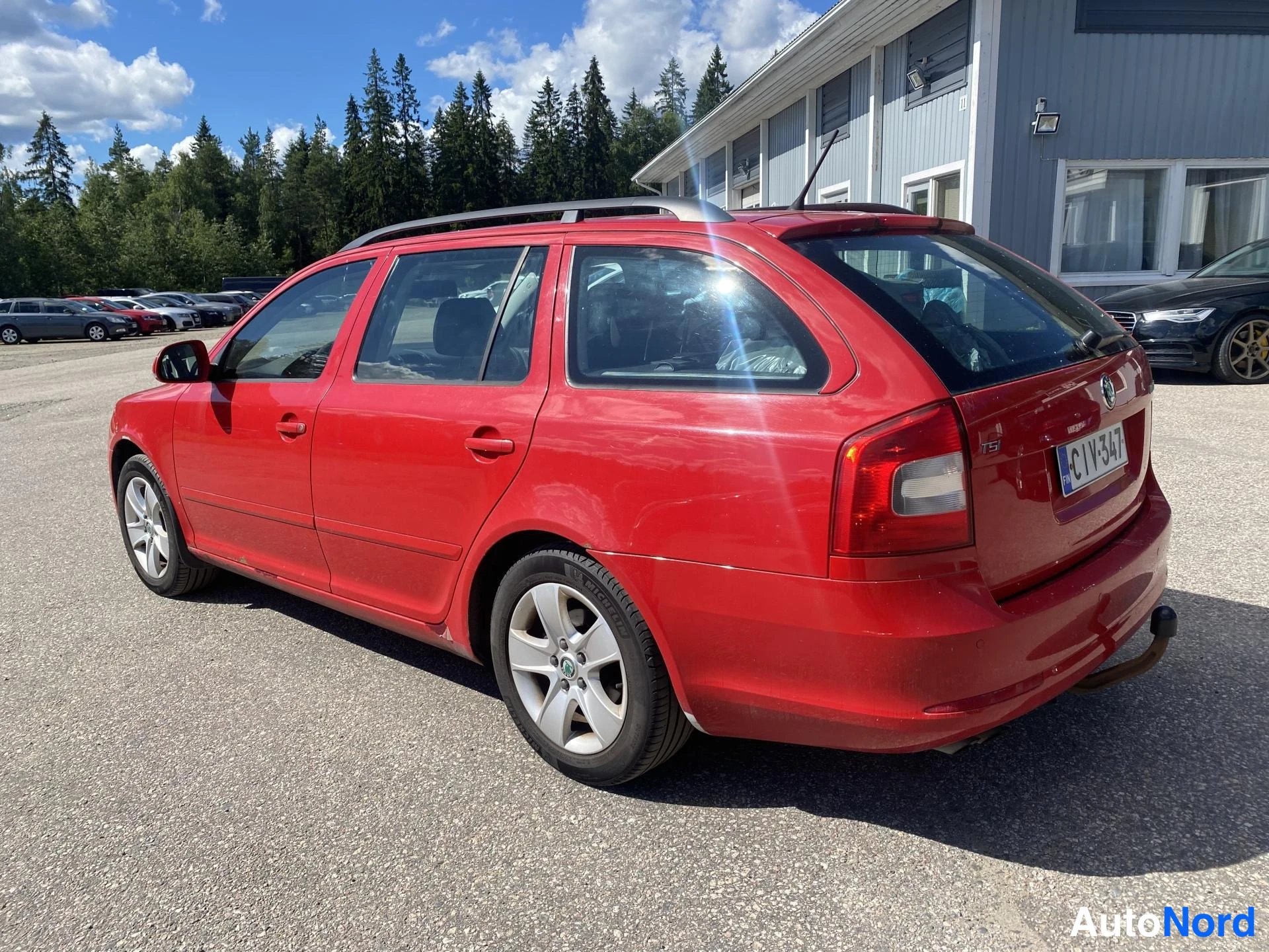 Punainen Skoda Octavia 2013, takaviisto, kuva 5