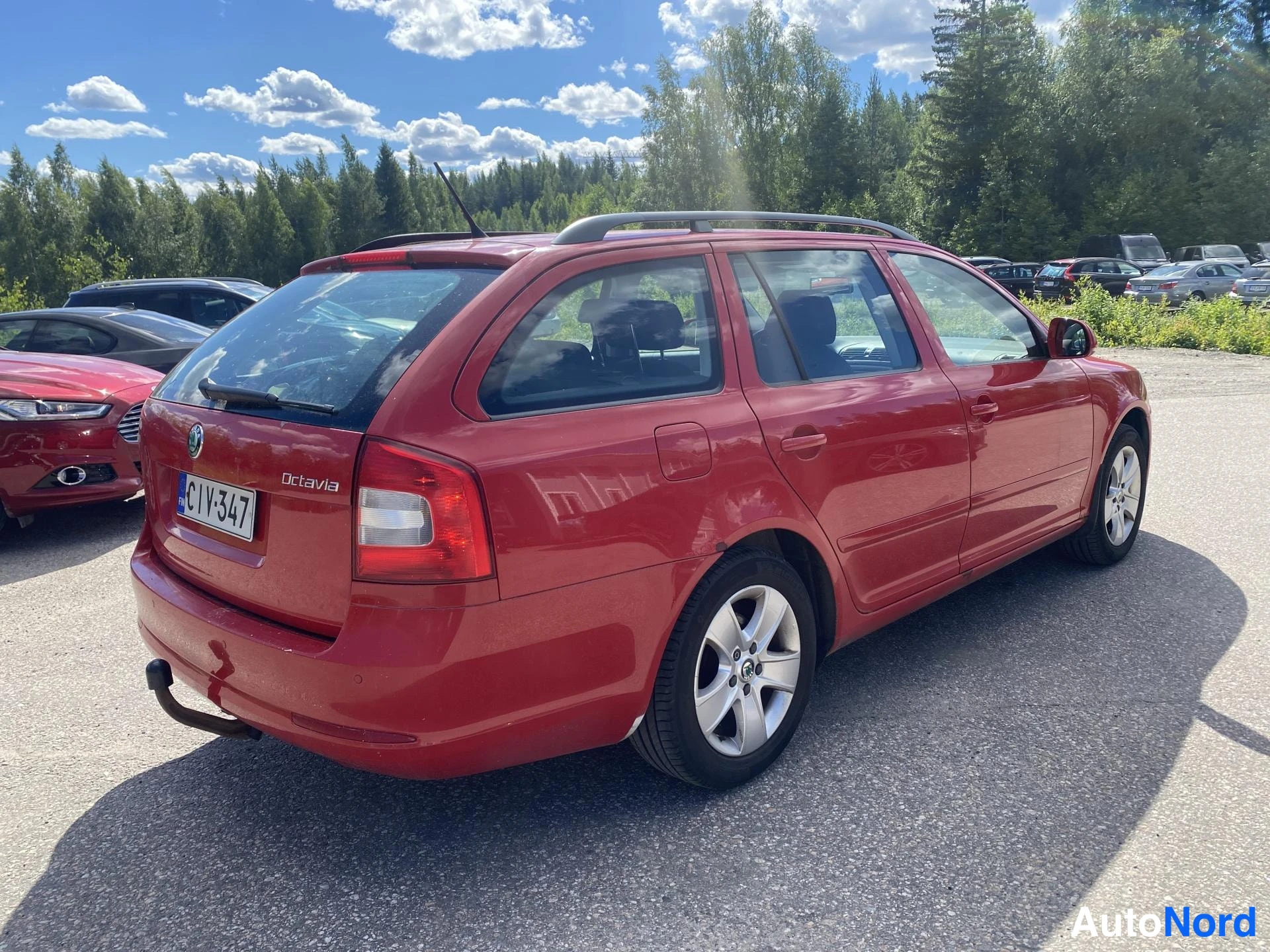 Punainen Skoda Octavia 2013, takaviisto, kuva 4
