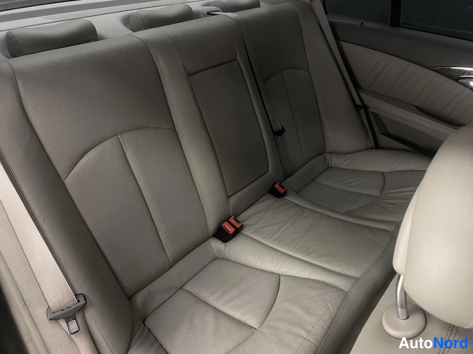 Harmaa Mercedes-Benz E 2005, kuva 11