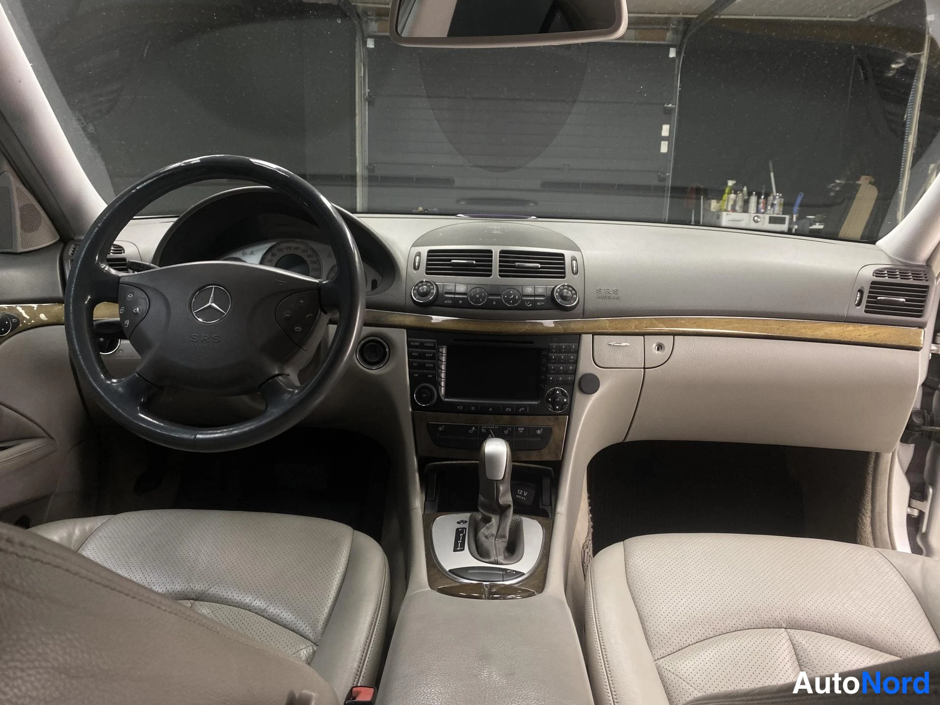 Harmaa Mercedes-Benz E 2005, kuva 13