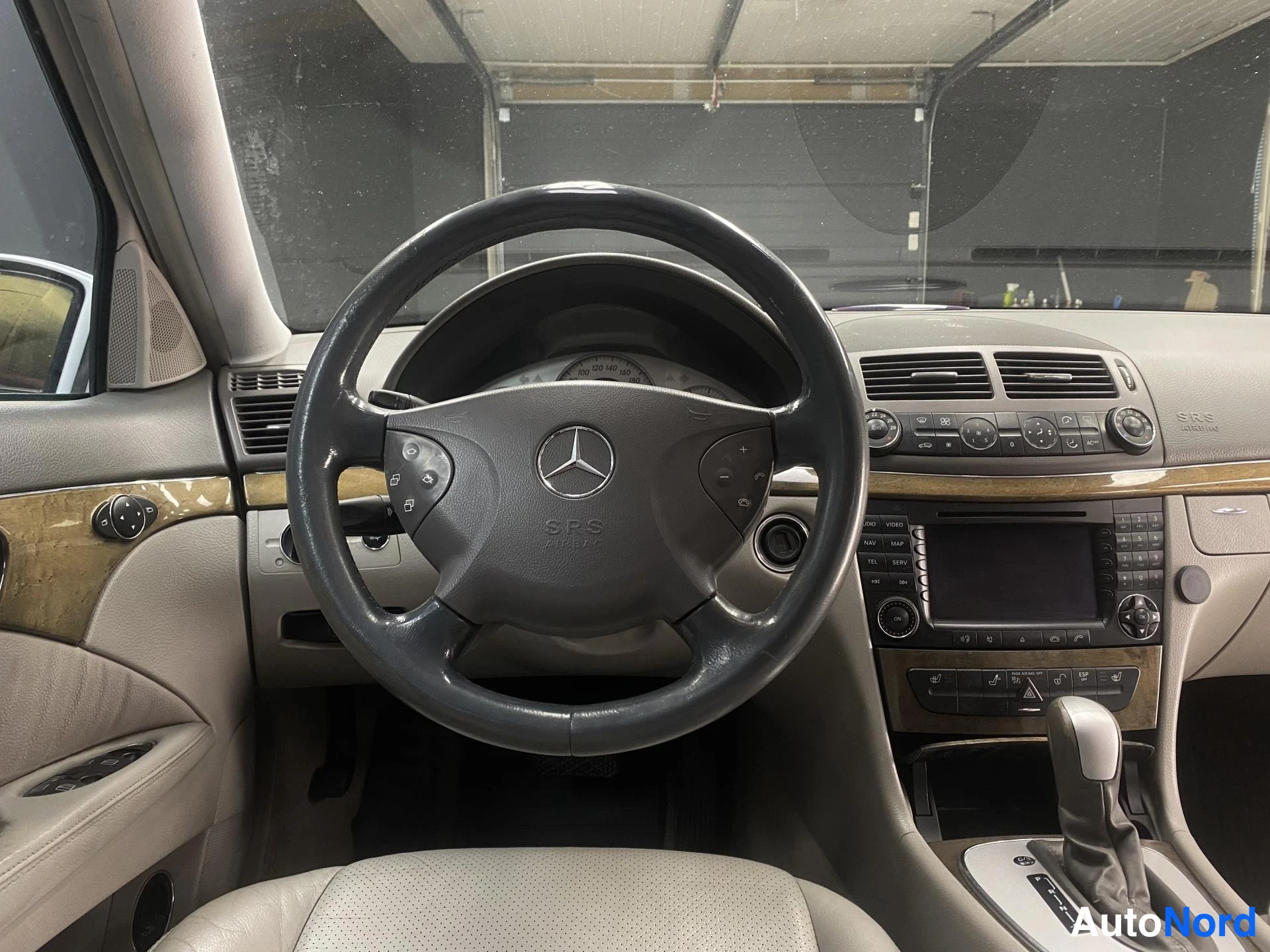 Harmaa Mercedes-Benz E 2005, kuva 14