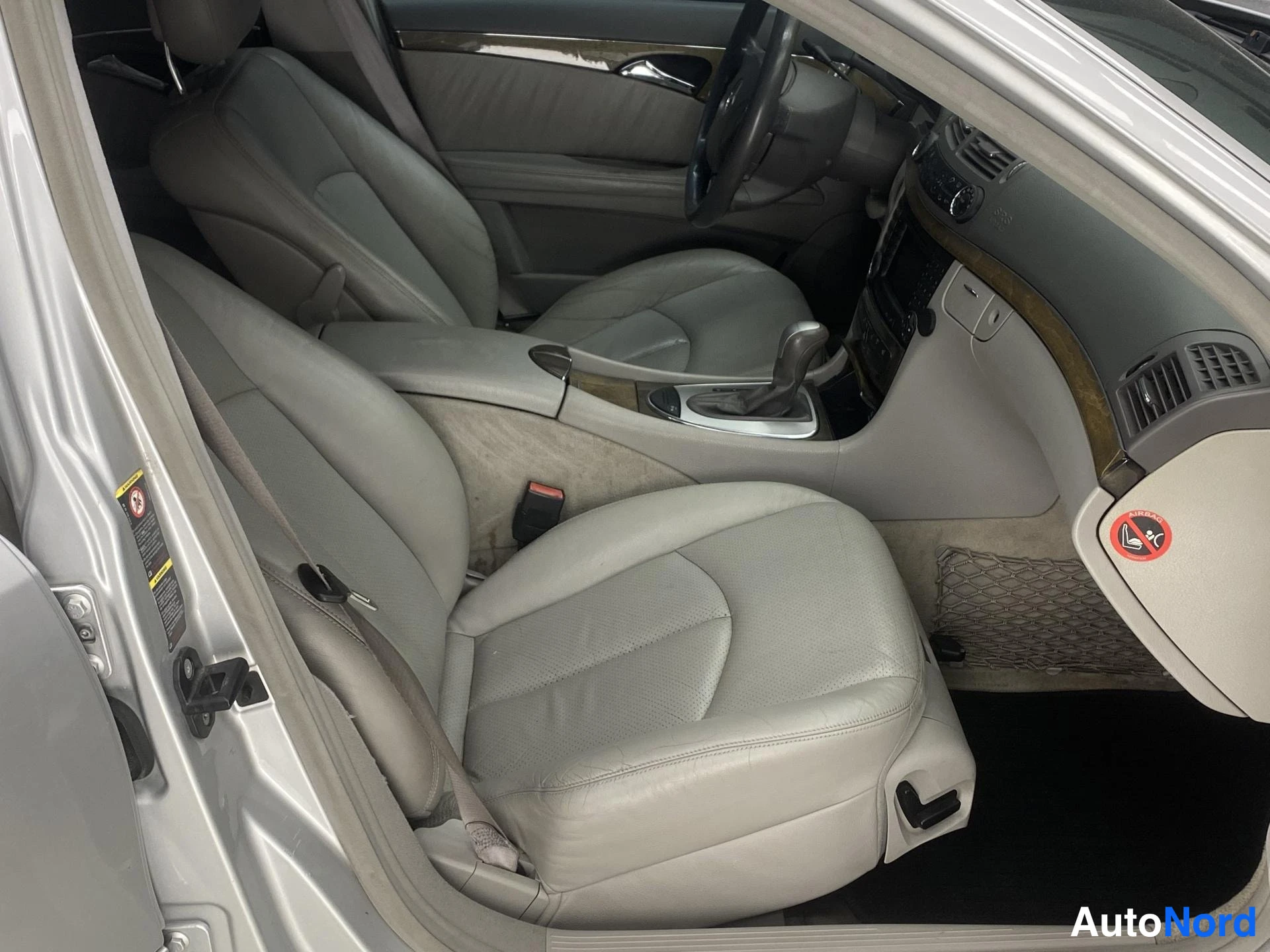 Harmaa Mercedes-Benz E 2005, kuva 8