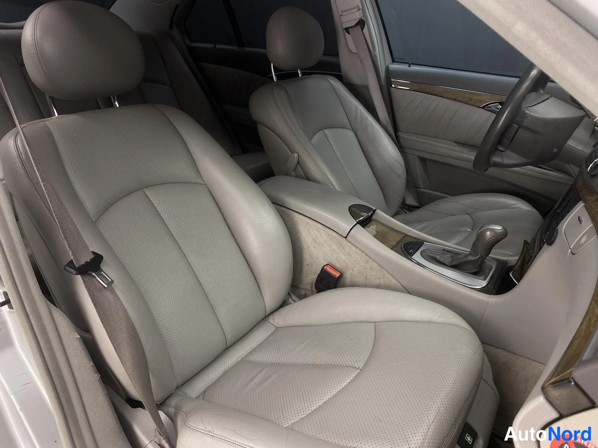 Harmaa Mercedes-Benz E 2005, kuva 9