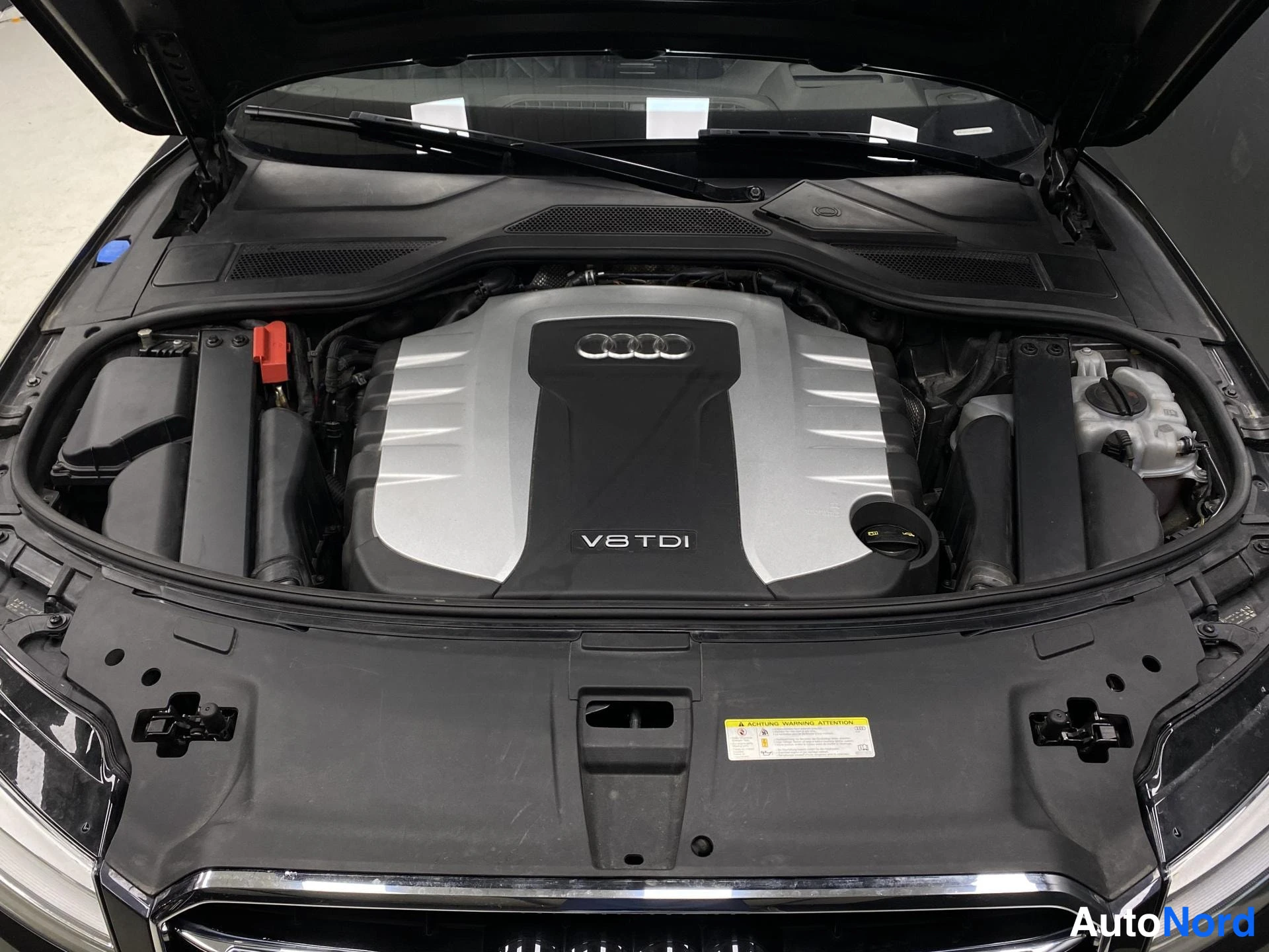Musta Audi A8 2015, kuva 11