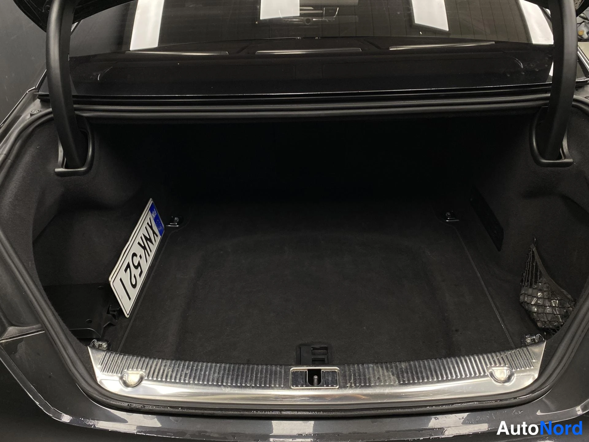 Musta Audi A8 2015, kuva 12
