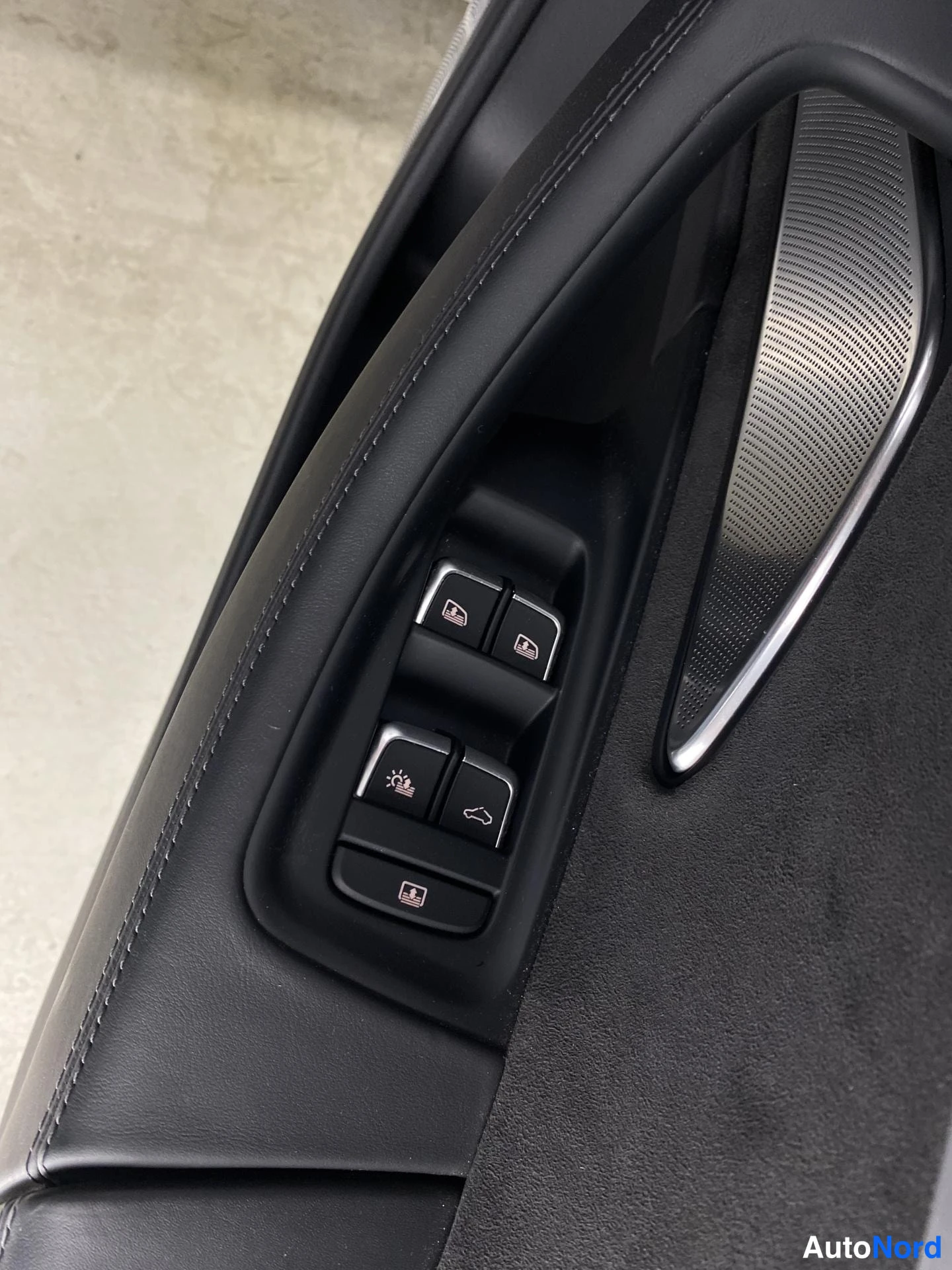 Musta Audi A8 2015, kuva 28