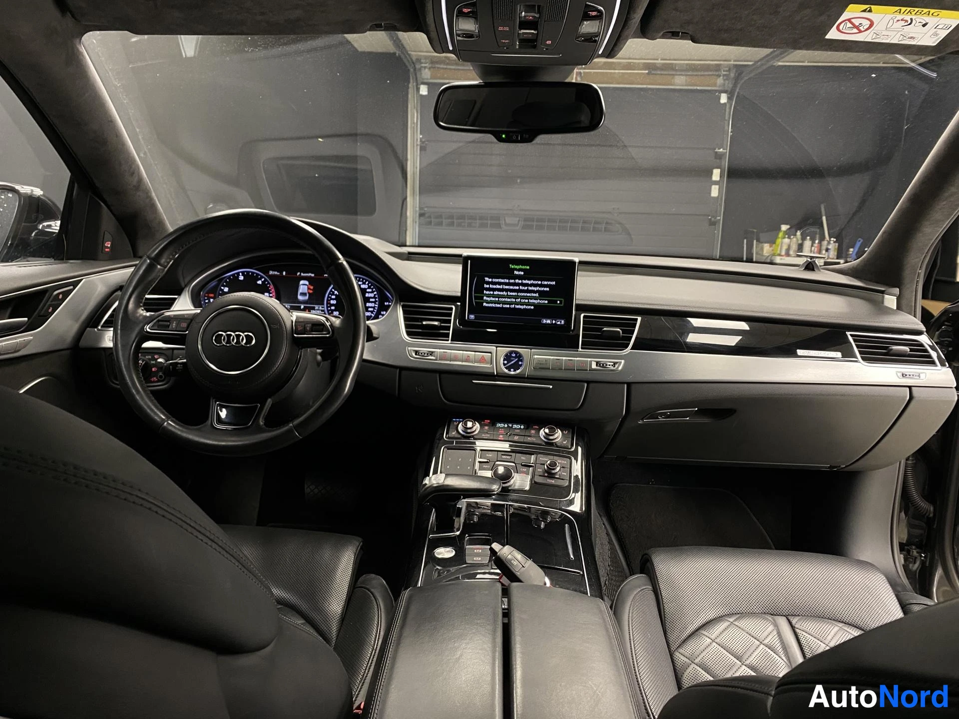 Musta Audi A8 2015, kuva 32