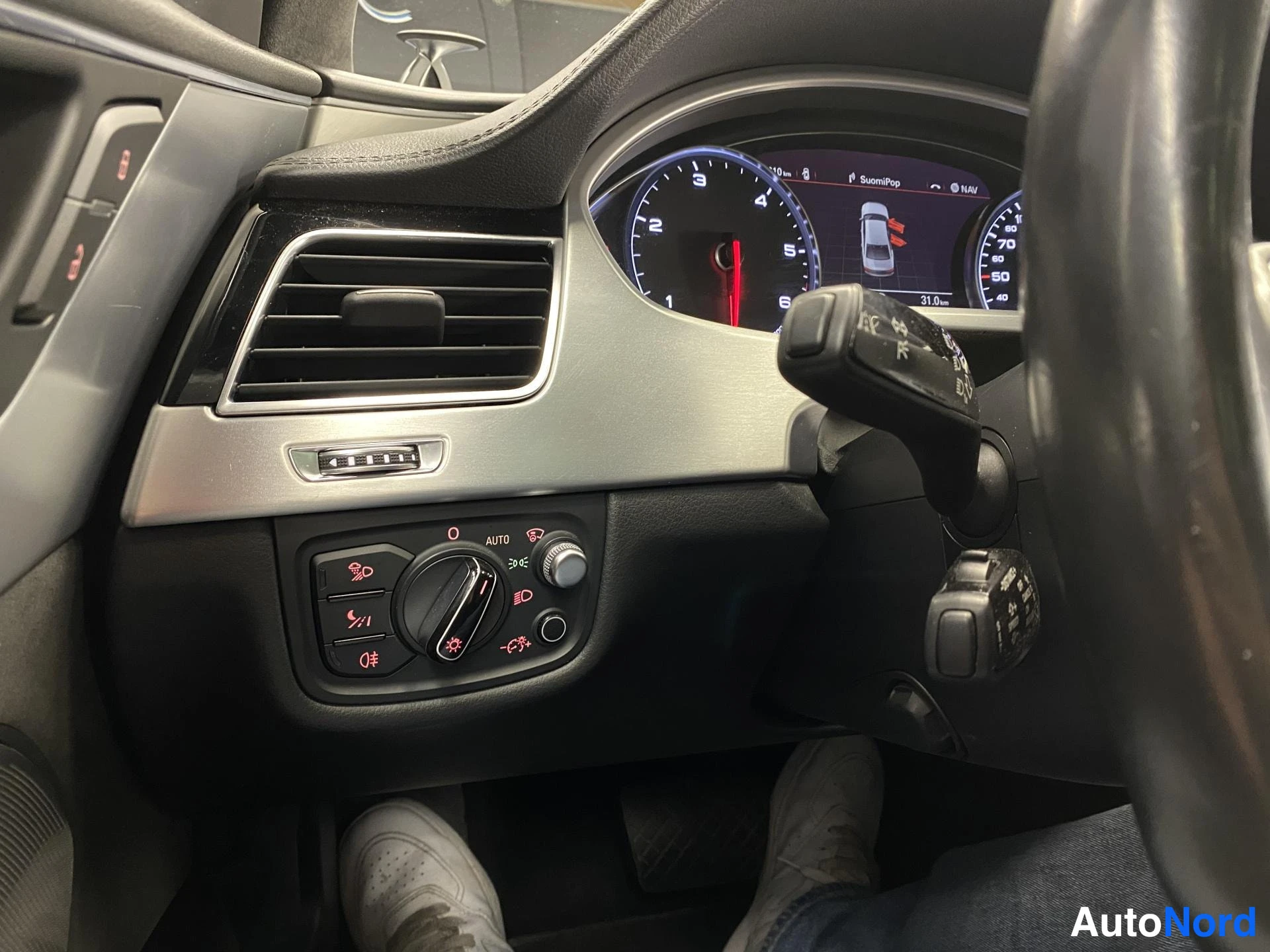 Musta Audi A8 2015, kuva 34