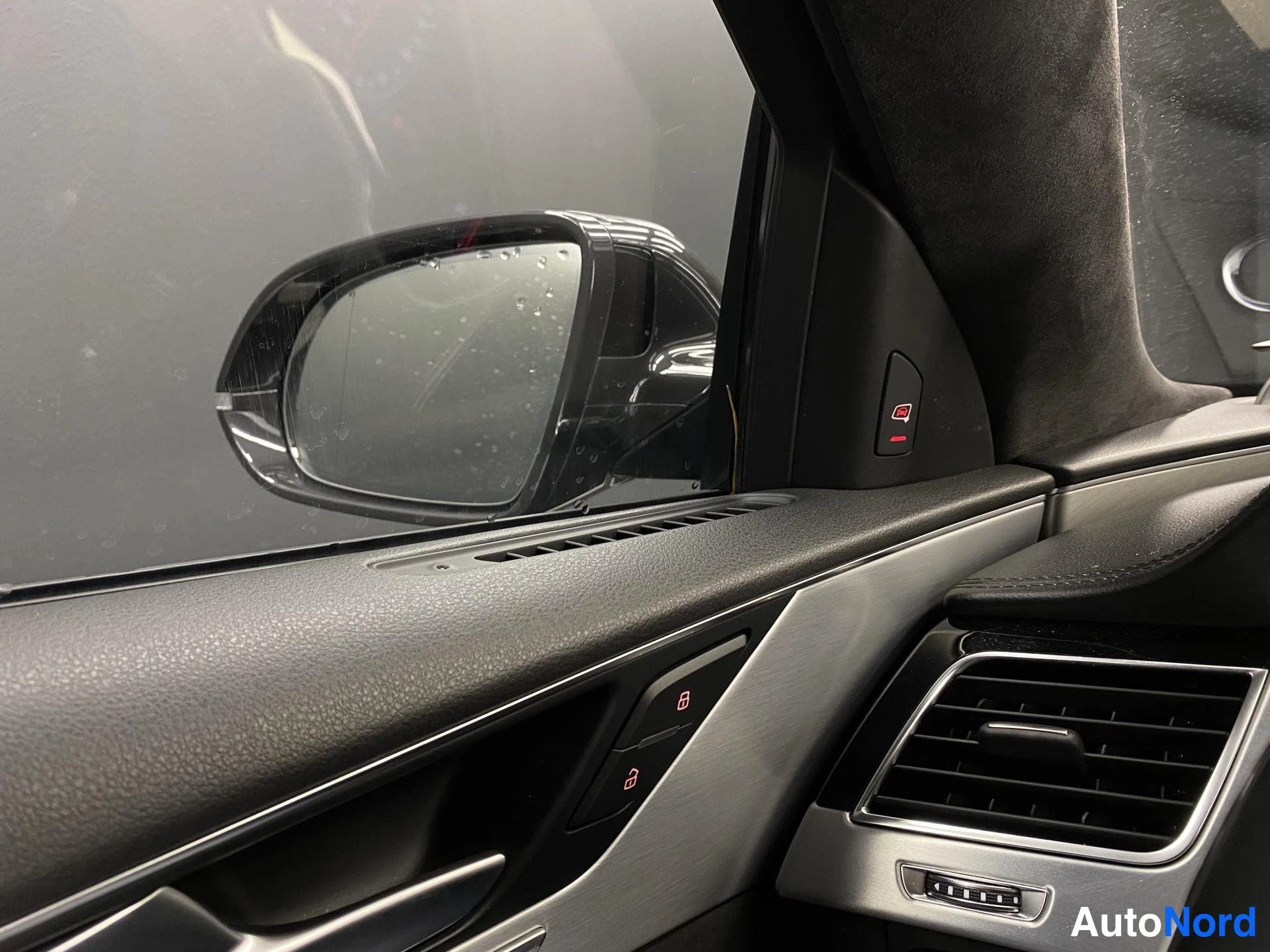 Musta Audi A8 2015, kuva 36