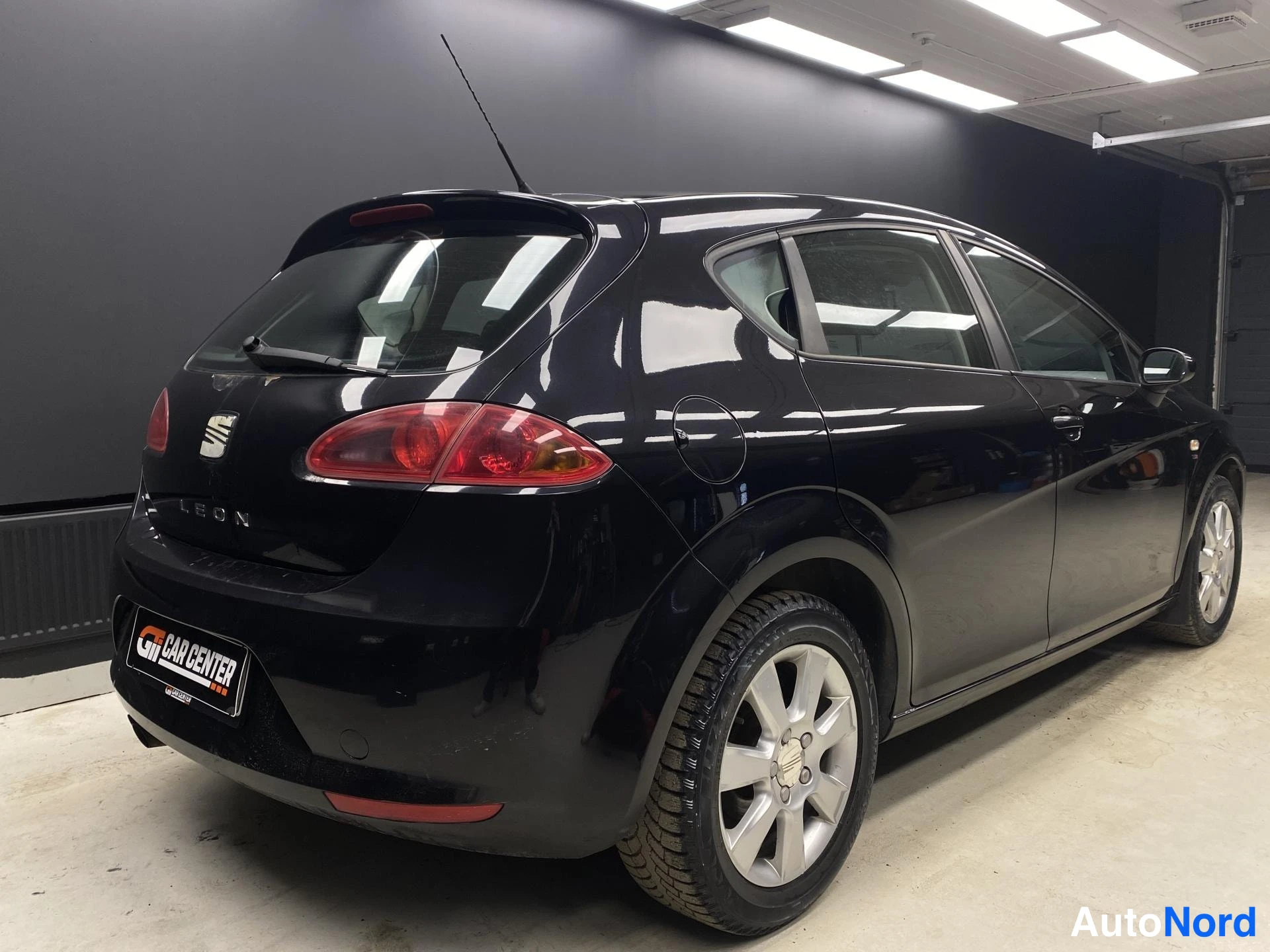 Musta Seat Leon 2008, takaviisto, kuva 5