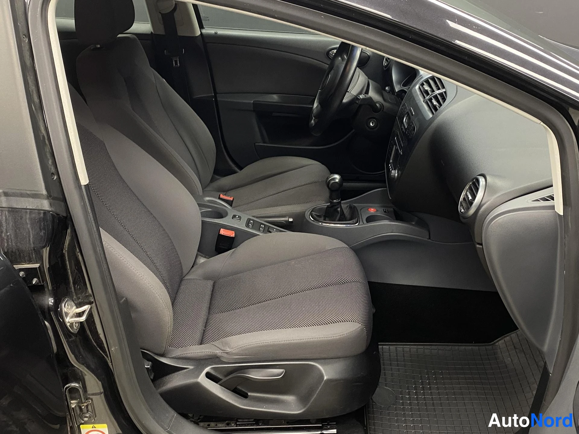Musta Seat Leon 2008, kuva 7