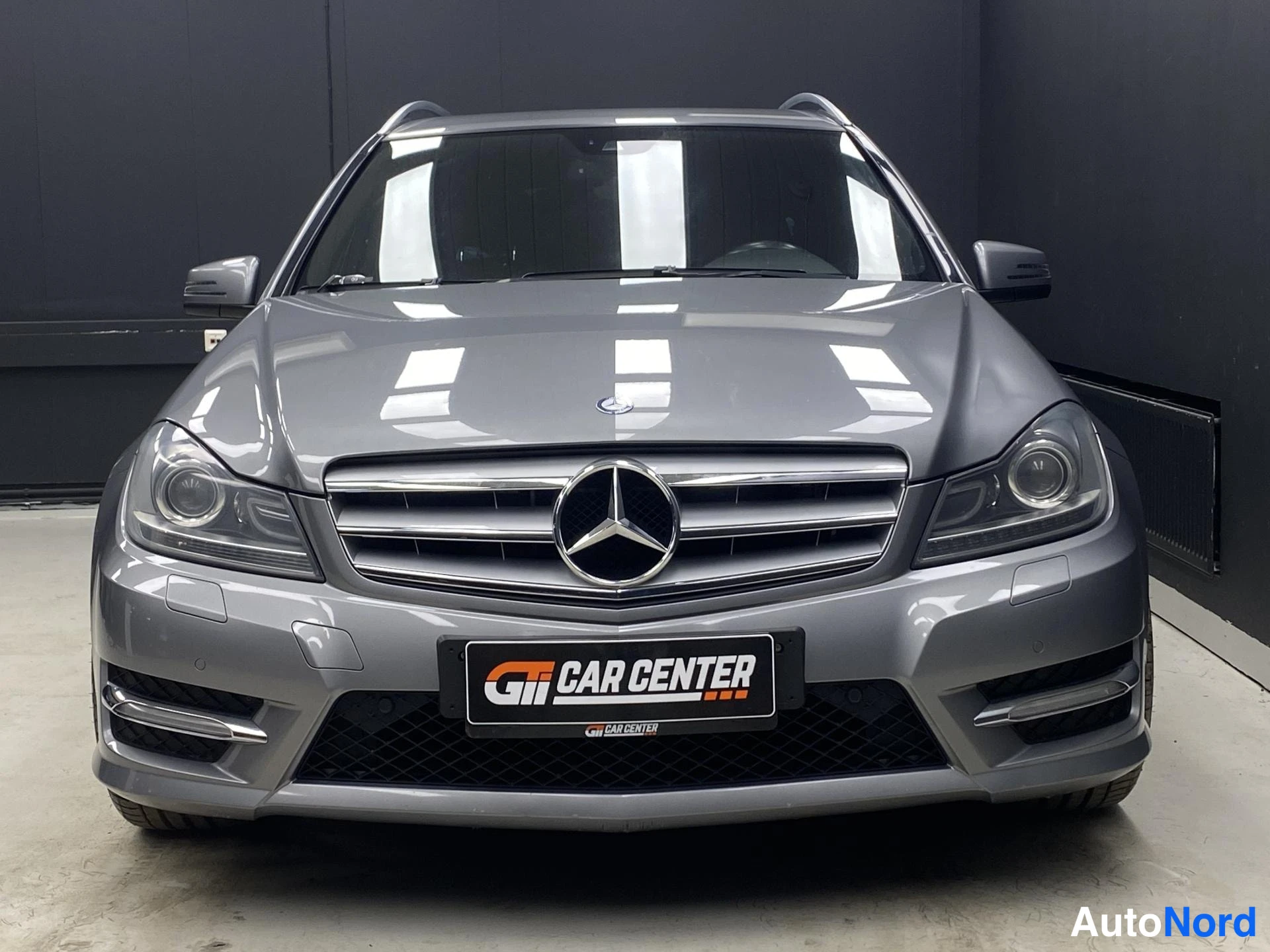 Harmaa Mercedes-Benz C 2011, edestä, kuva 3