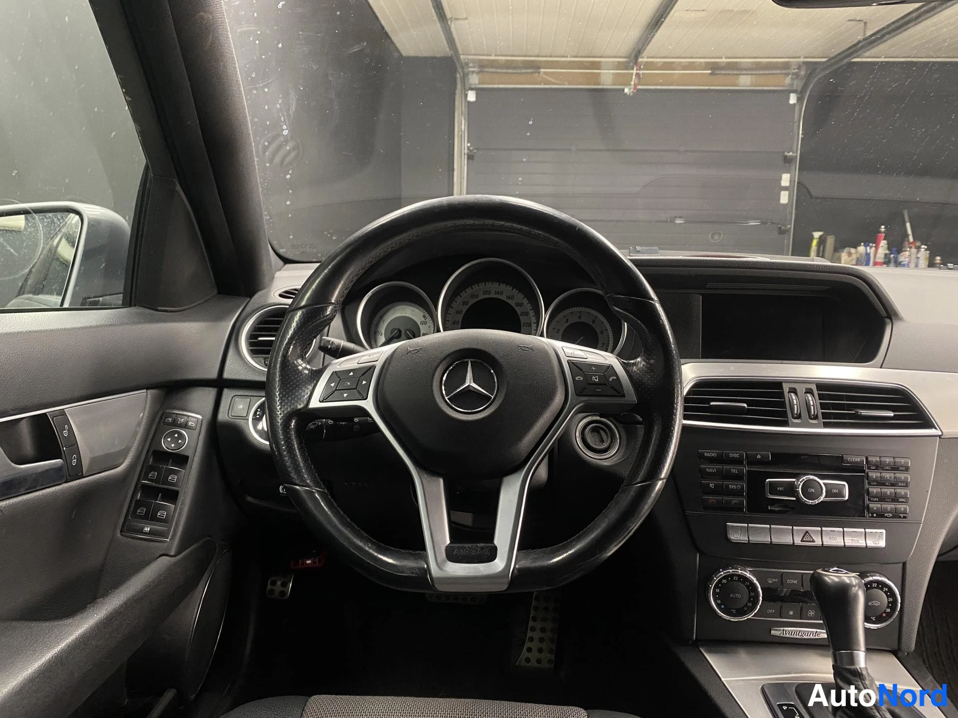 Harmaa Mercedes-Benz C 2011, yksityiskohta, kuva 8