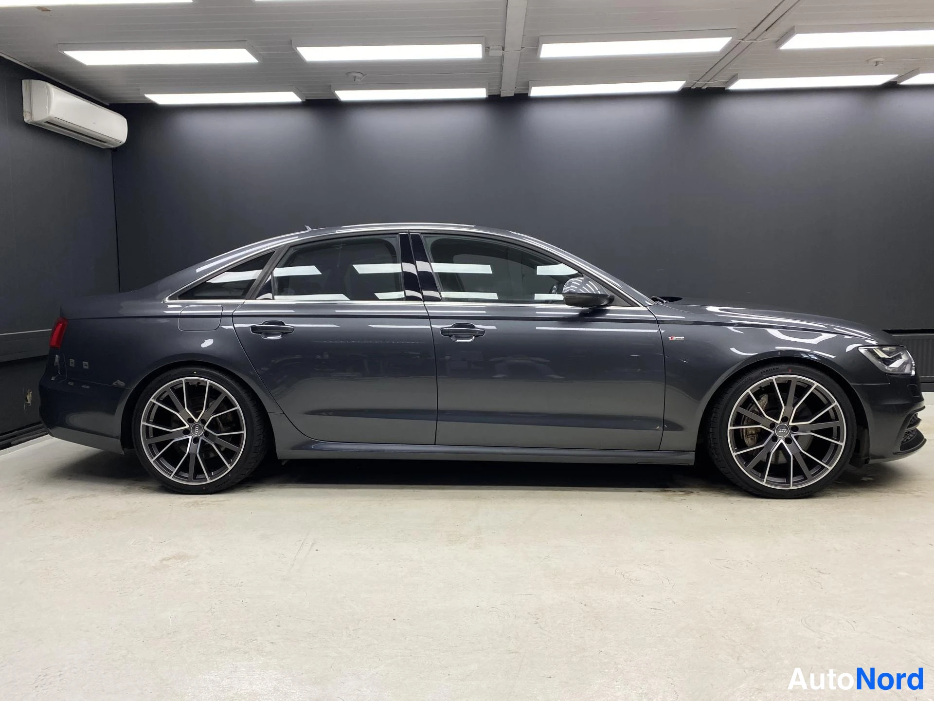 Hopea Audi A6 2011, sivulta, kuva 6