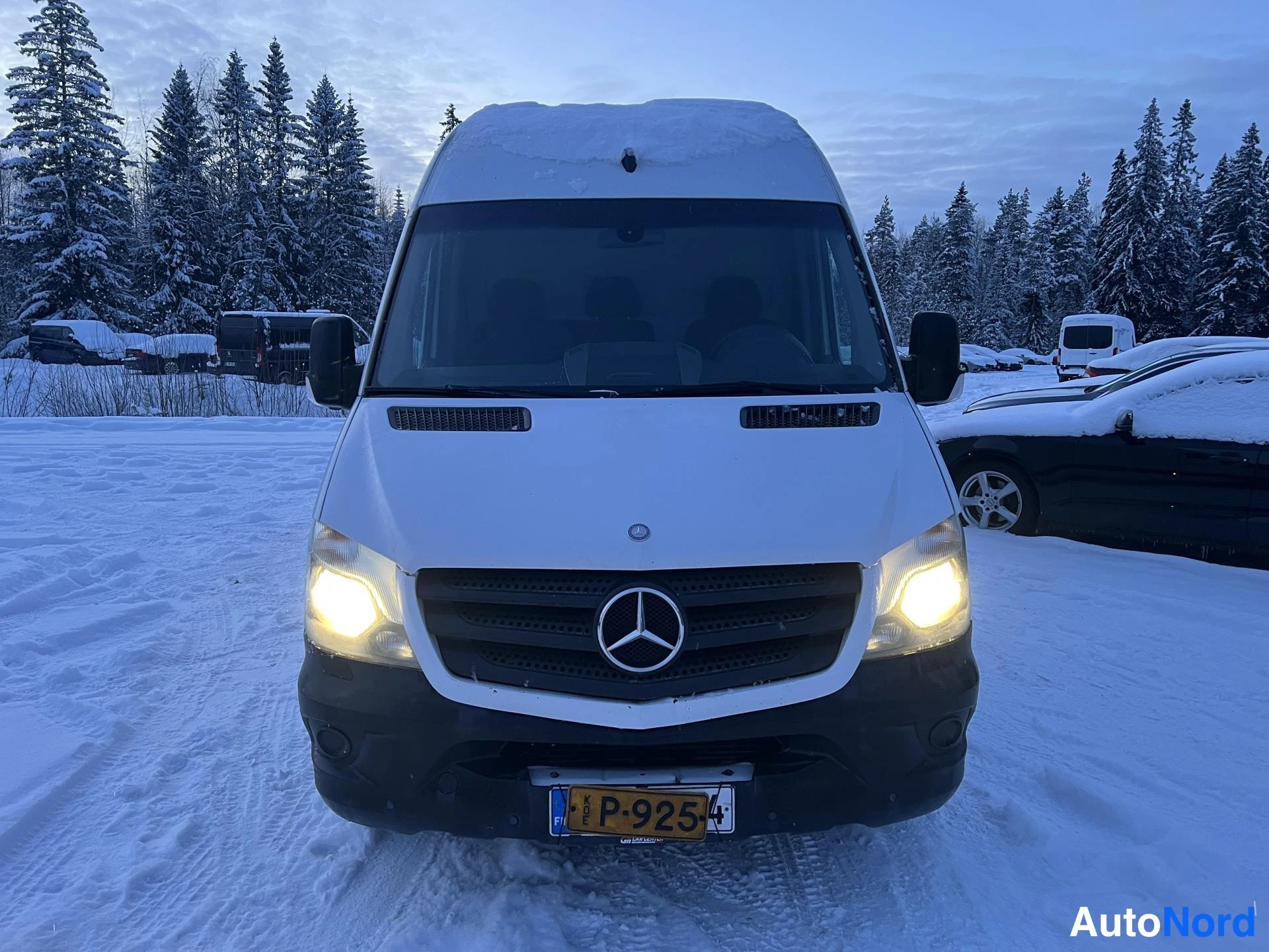 Valkoinen Mercedes-Benz Sprinter 2015, edestä, kuva 3