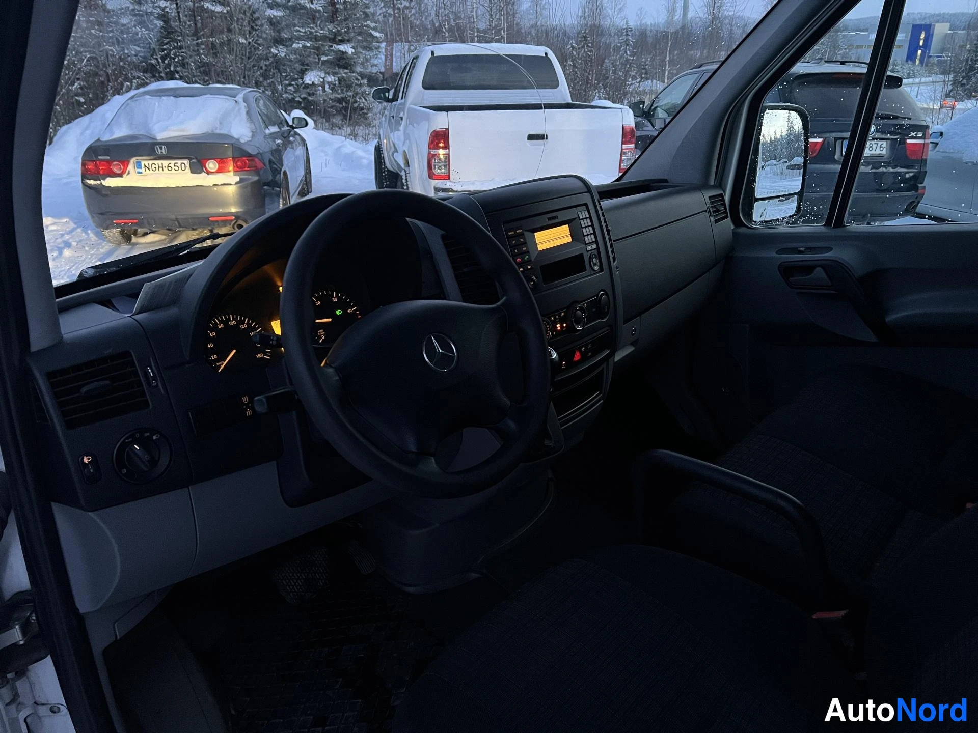Valkoinen Mercedes-Benz Sprinter 2015, kuva 14