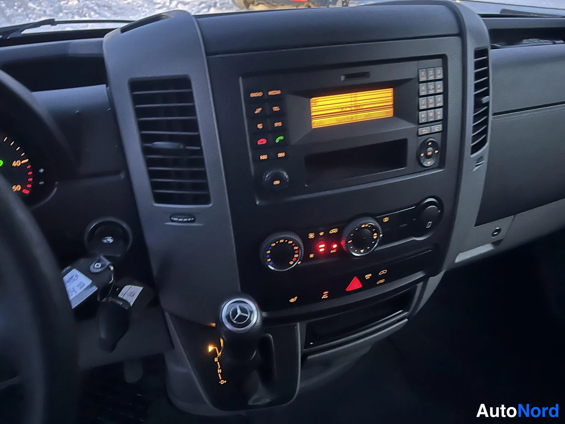 Valkoinen Mercedes-Benz Sprinter 2015, kuva 9