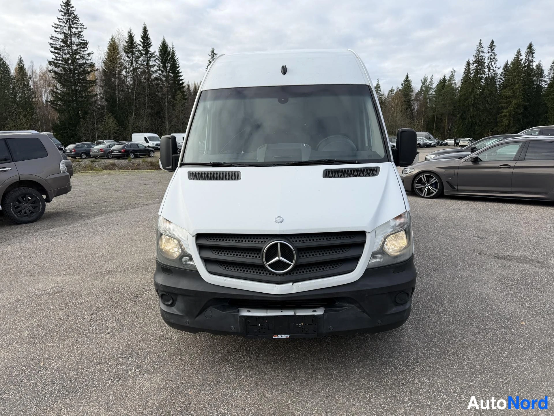 Valkoinen Mercedes-Benz Sprinter 2015, edestä, kuva 3