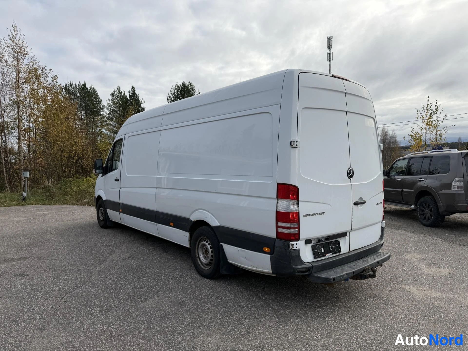 Valkoinen Mercedes-Benz Sprinter 2015, takaviisto, kuva 5