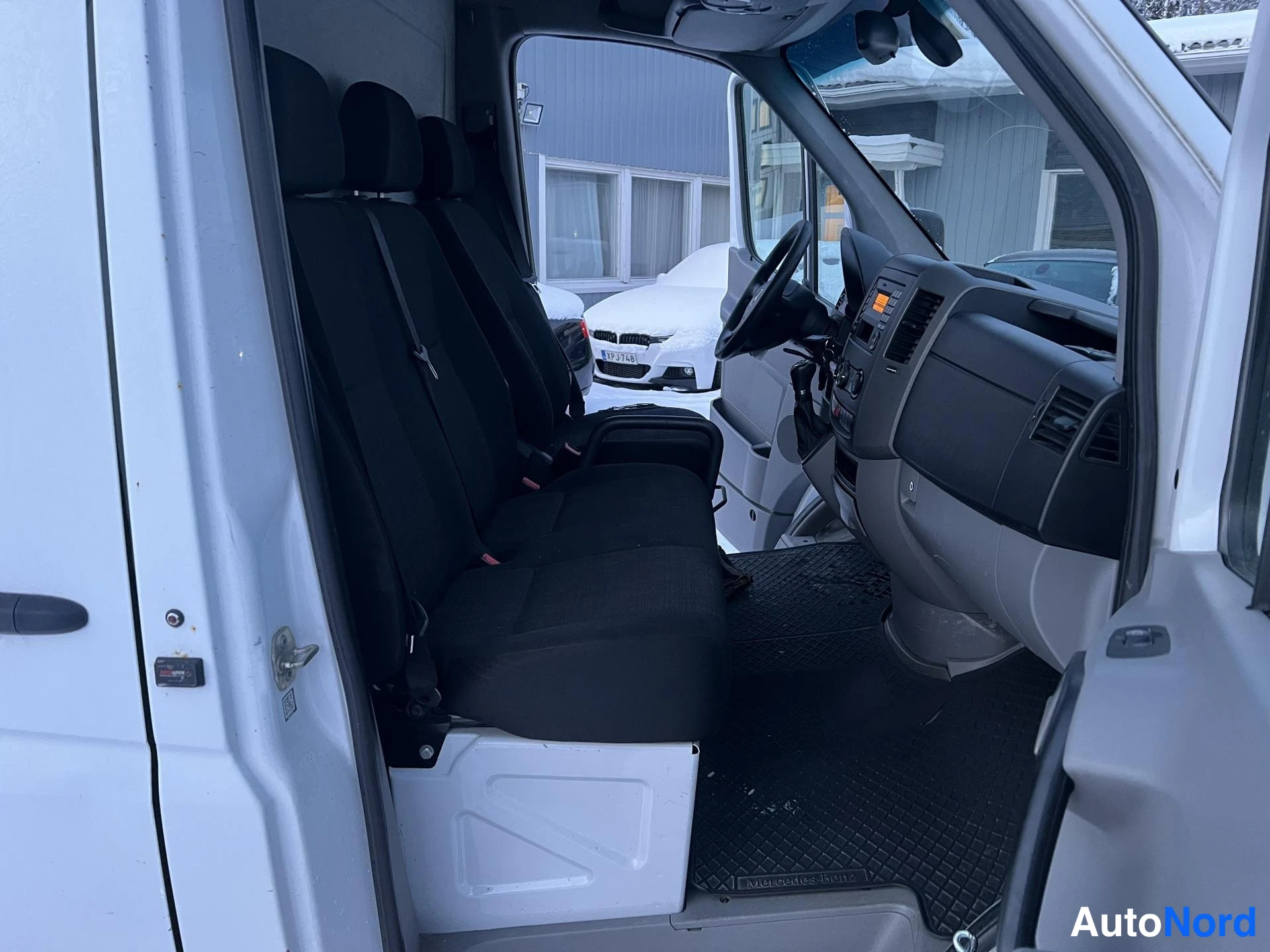 Valkoinen Mercedes-Benz Sprinter 2015, kuva 7