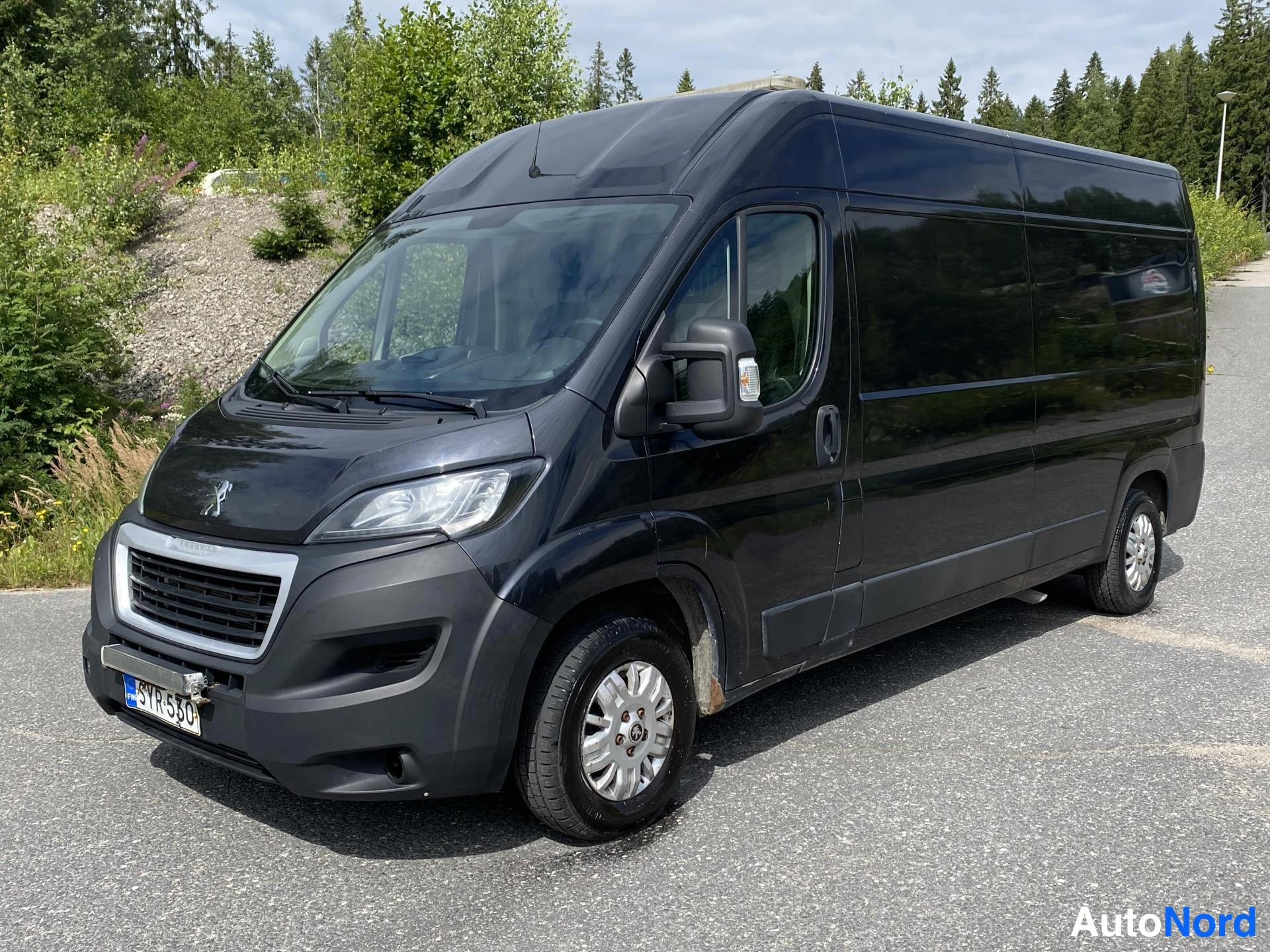 Musta Peugeot Boxer 2019, takaviisto, kuva 2
