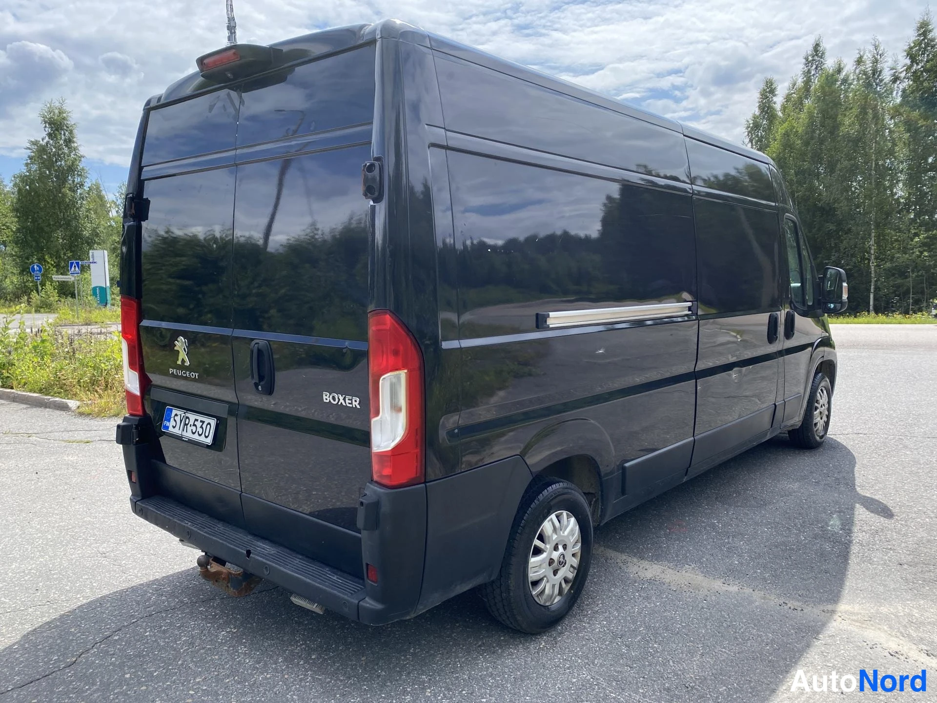 Musta Peugeot Boxer 2019, takaviisto, kuva 3