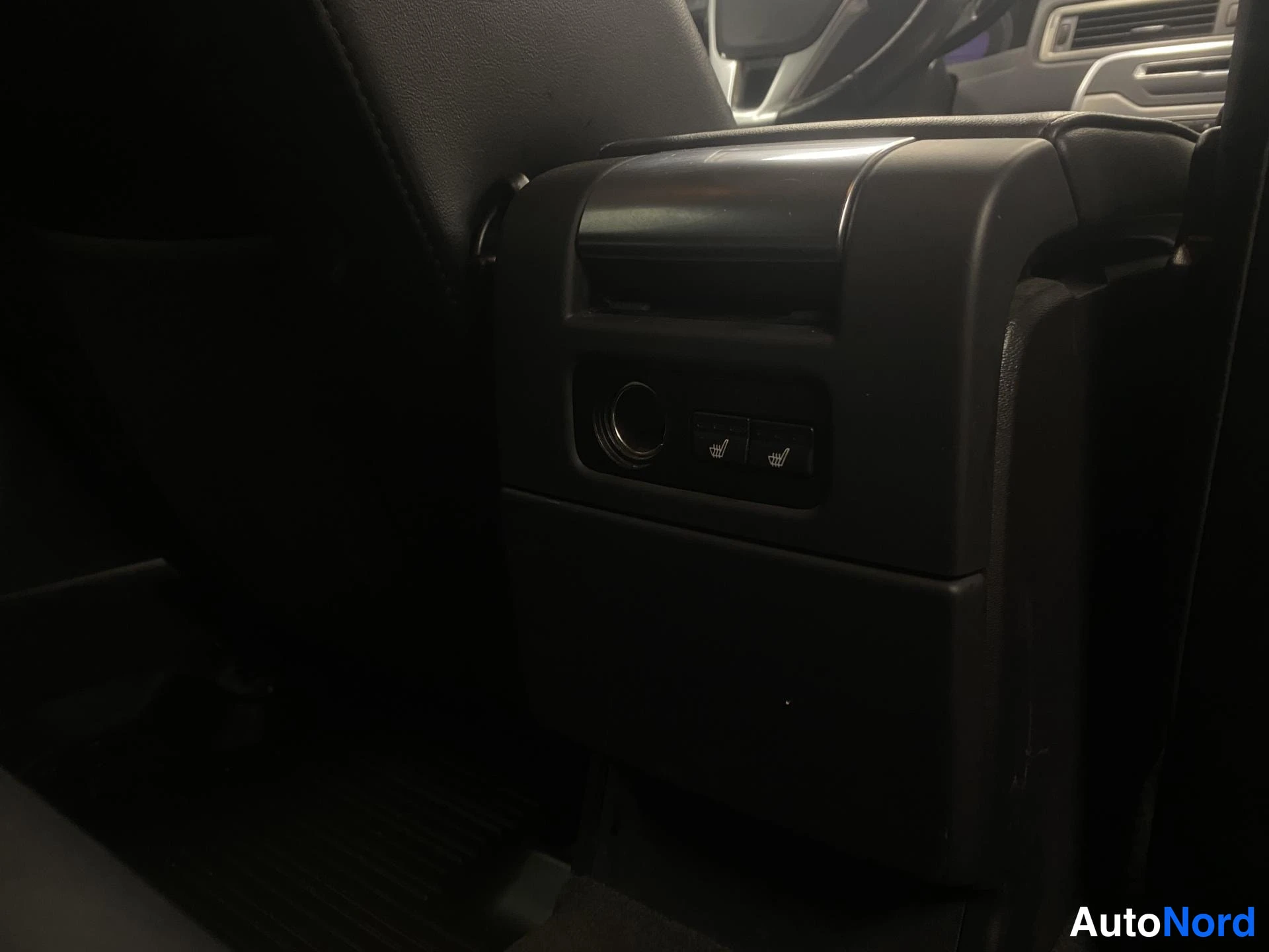 Harmaa Volvo V70 2013, yksityiskohta, kuva 7