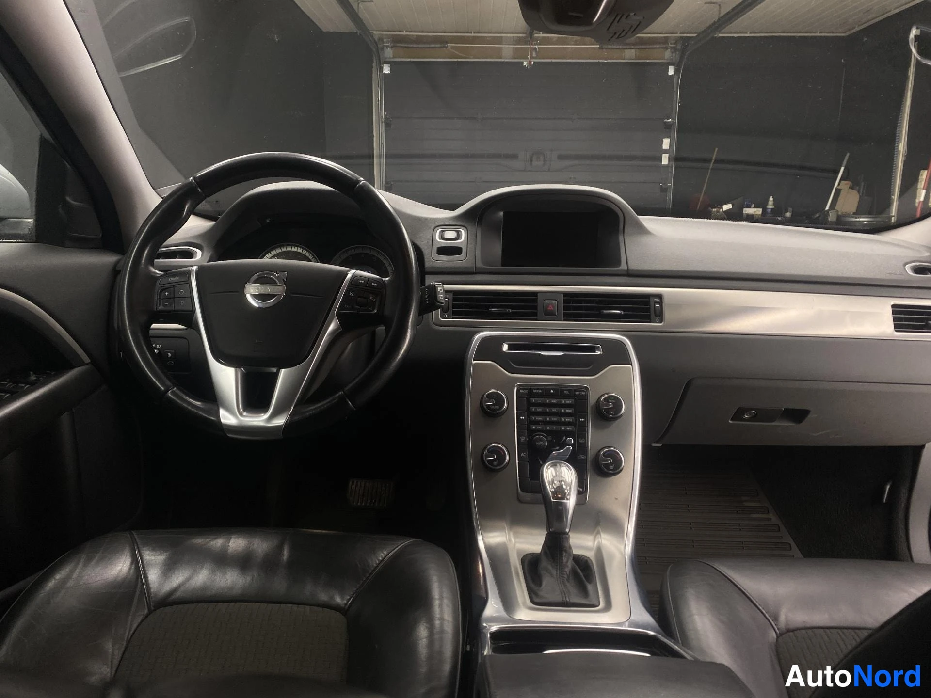 Harmaa Volvo V70 2013, kuva 15