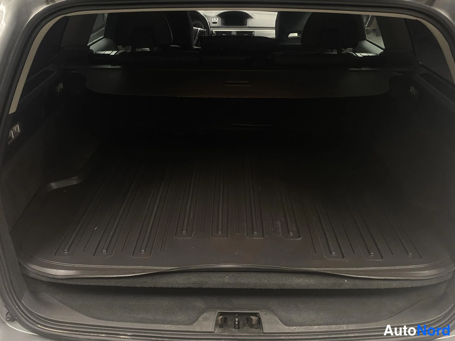 Harmaa Volvo V70 2013, kuva 20