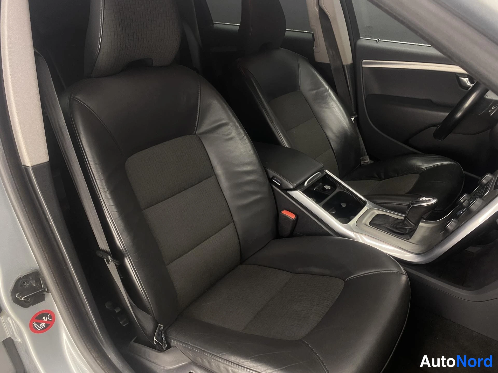 Harmaa Volvo V70 2013, kuva 10