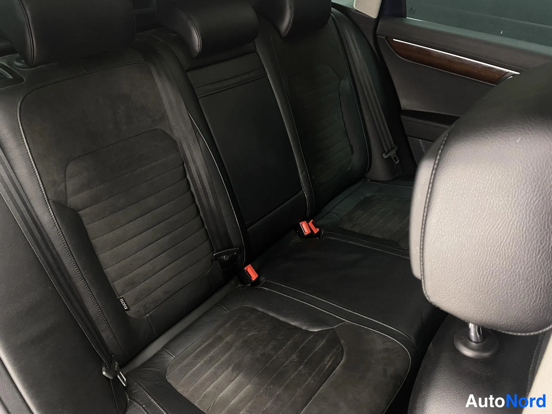 Sininen Volkswagen Passat 2014, kuva 13