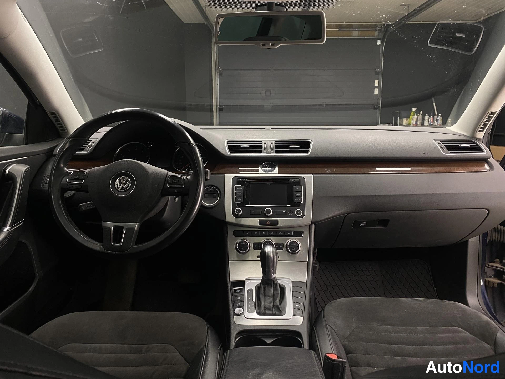 Sininen Volkswagen Passat 2014, kuva 16