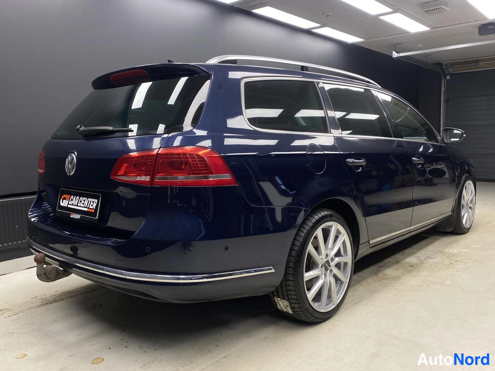 Sininen Volkswagen Passat 2014, takaviisto, kuva 5