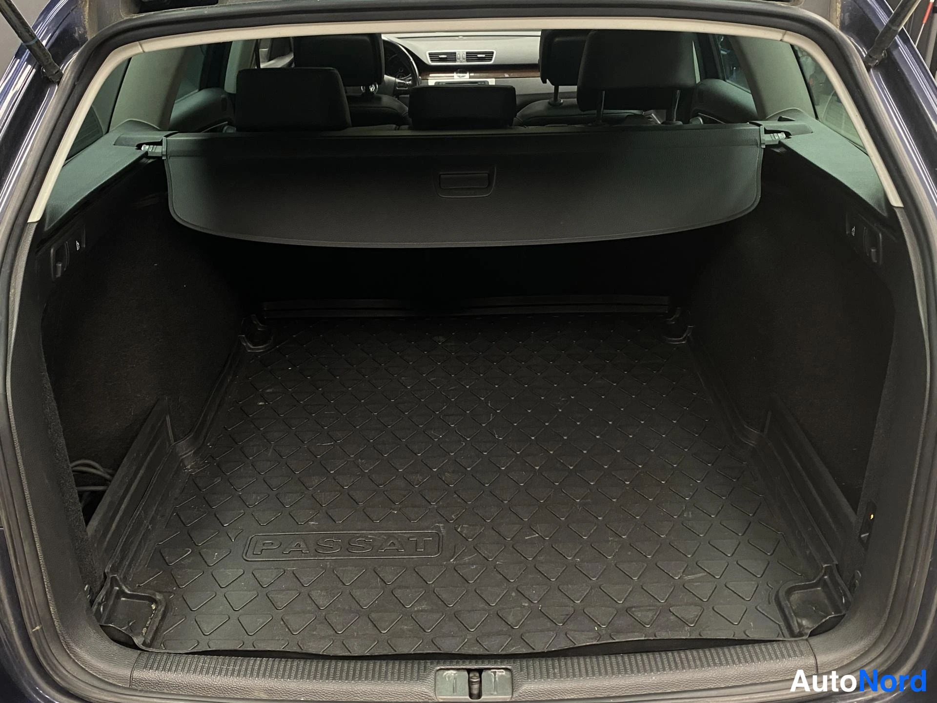 Sininen Volkswagen Passat 2014, kuva 7