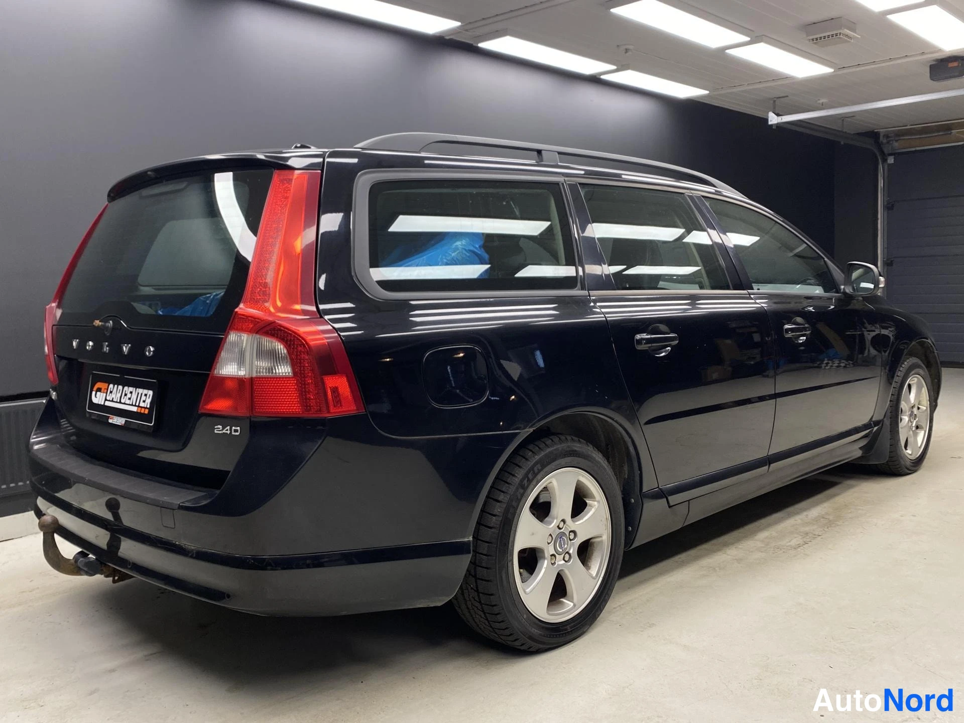 Musta Volvo V70 2009, kuva 13