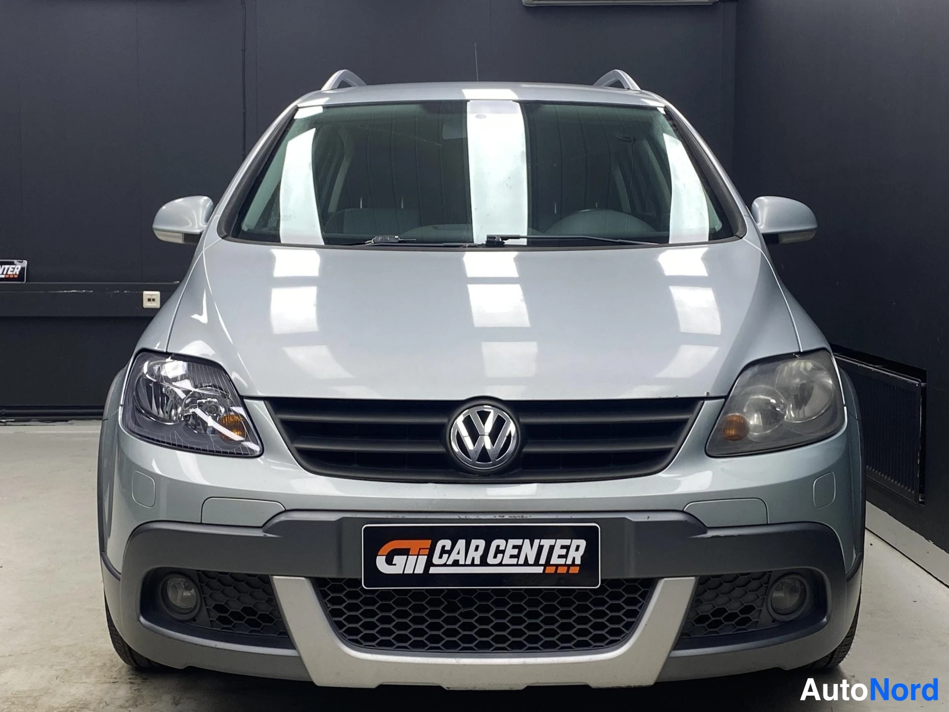 Harmaa Volkswagen Golf 2007, edestä, kuva 4