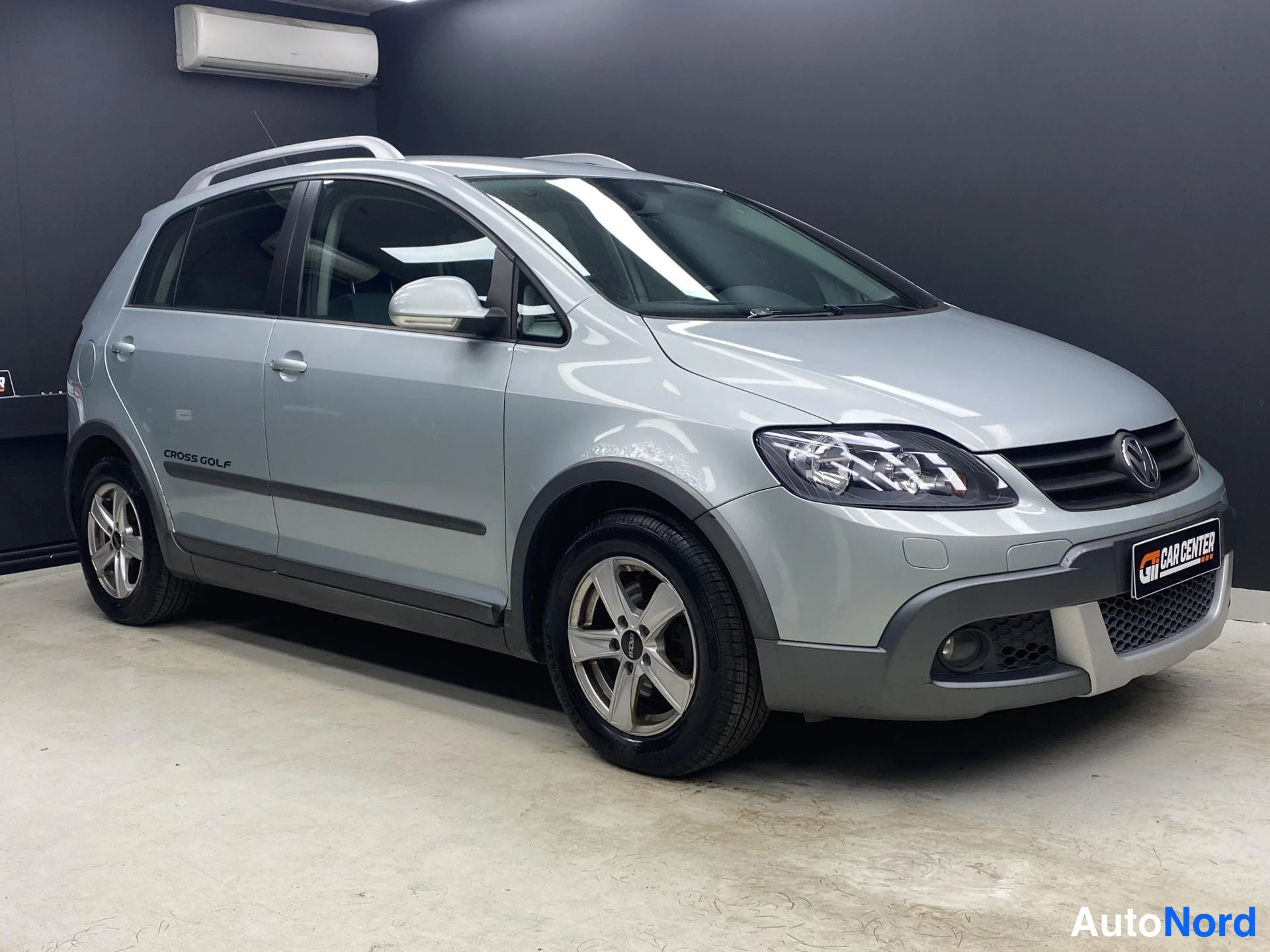 Harmaa Volkswagen Golf 2007, etuviisto, keula oikealle, kuva 2