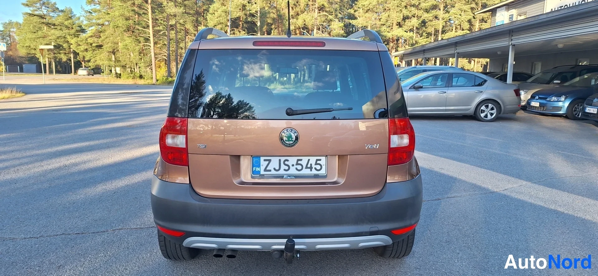 Oranssi Skoda Yeti 2012, takaa, kuva 7