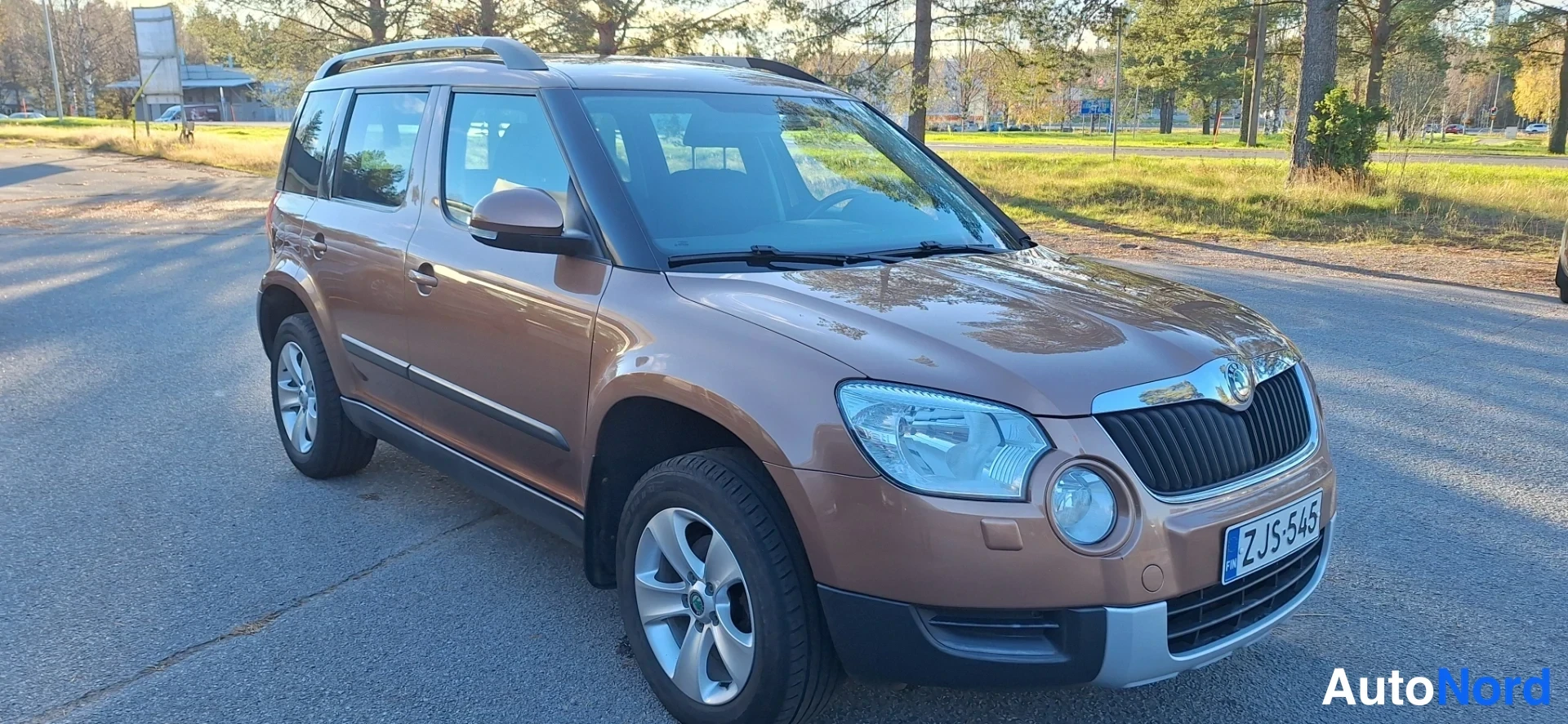 Oranssi Skoda Yeti 2012, etuviisto, keula oikealle, kuva 3