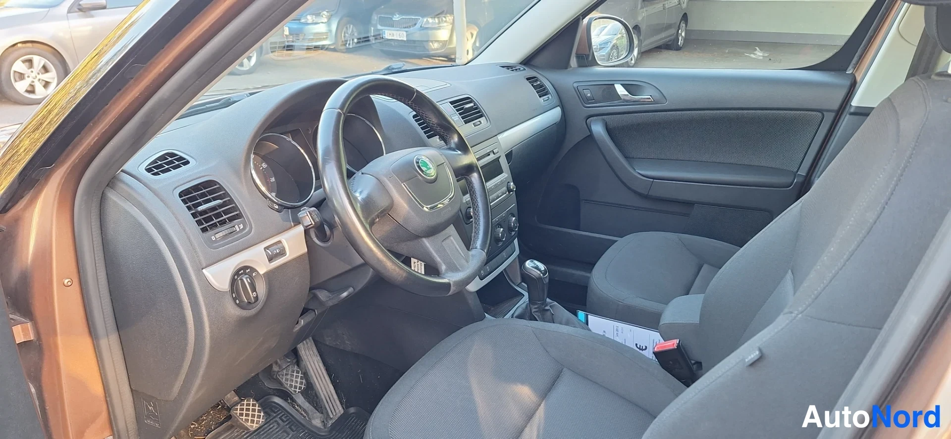 Oranssi Skoda Yeti 2012, kuva 10
