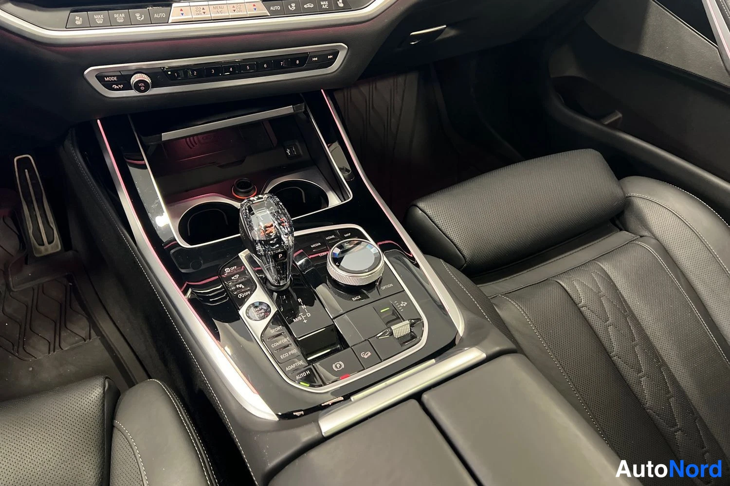 Sininen BMW X7 2022, yksityiskohta, kuva 17