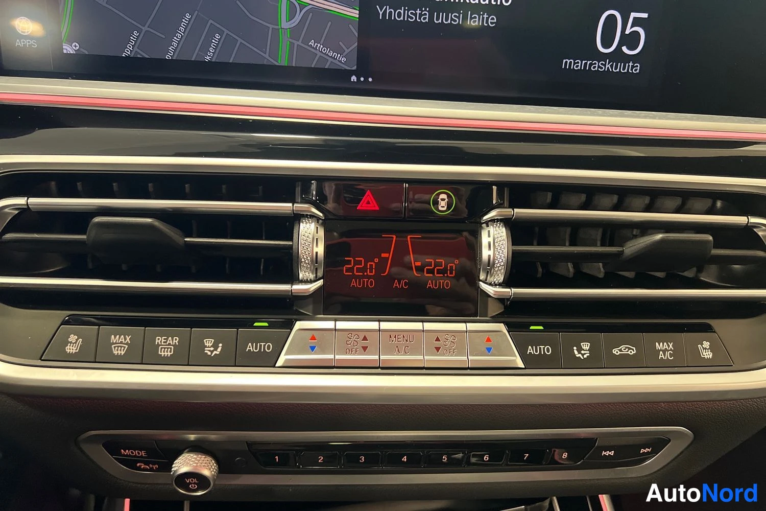 Sininen BMW X7 2022, yksityiskohta, kuva 18