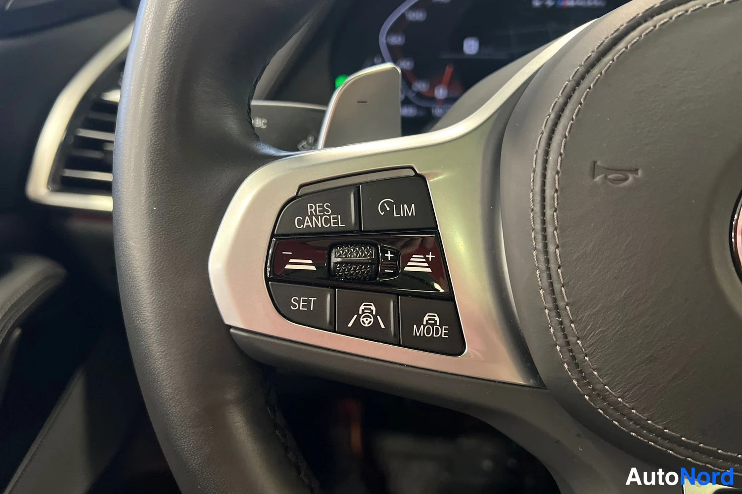 Sininen BMW X7 2022, yksityiskohta, kuva 24