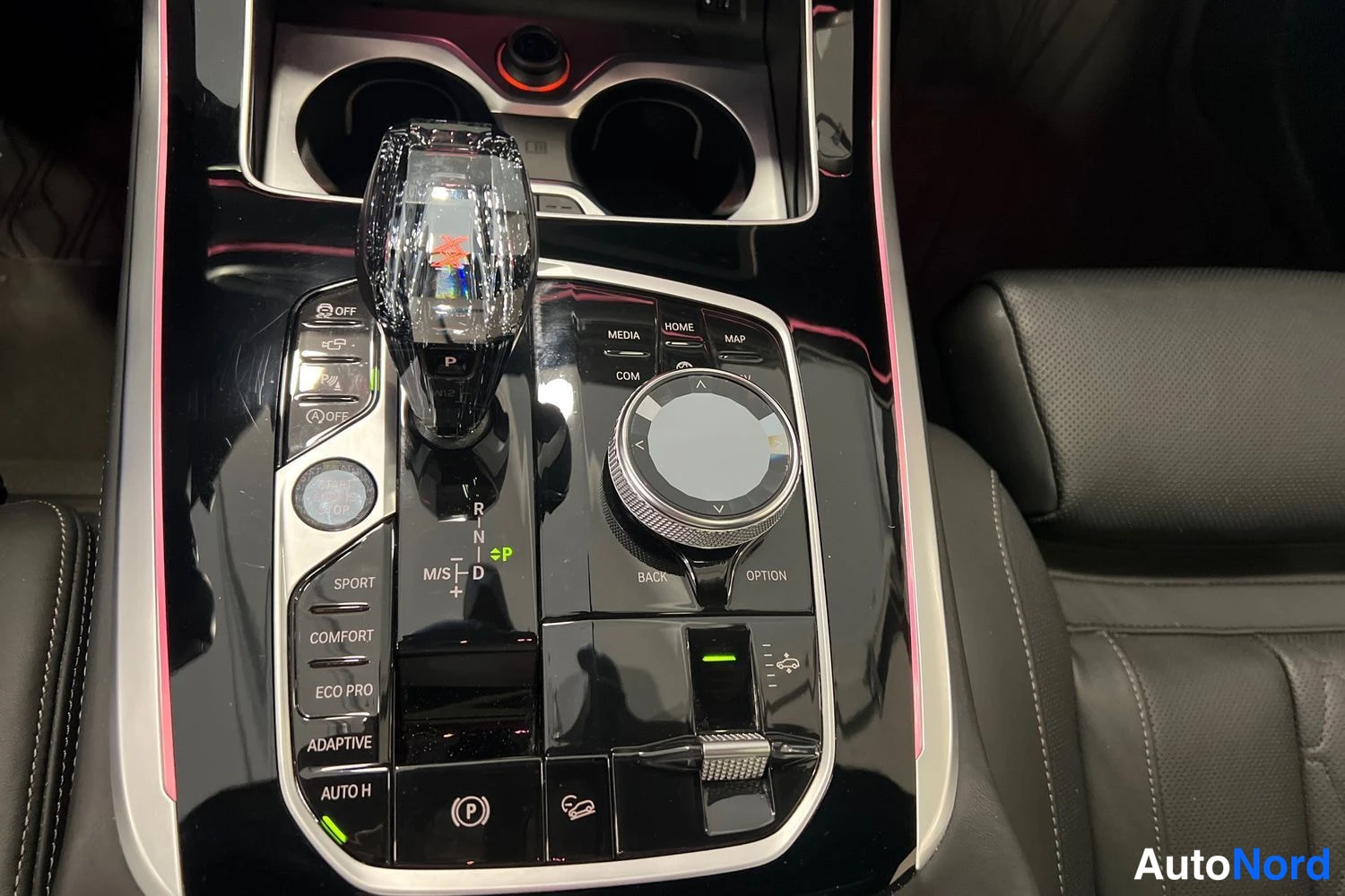 Sininen BMW X7 2022, yksityiskohta, kuva 26