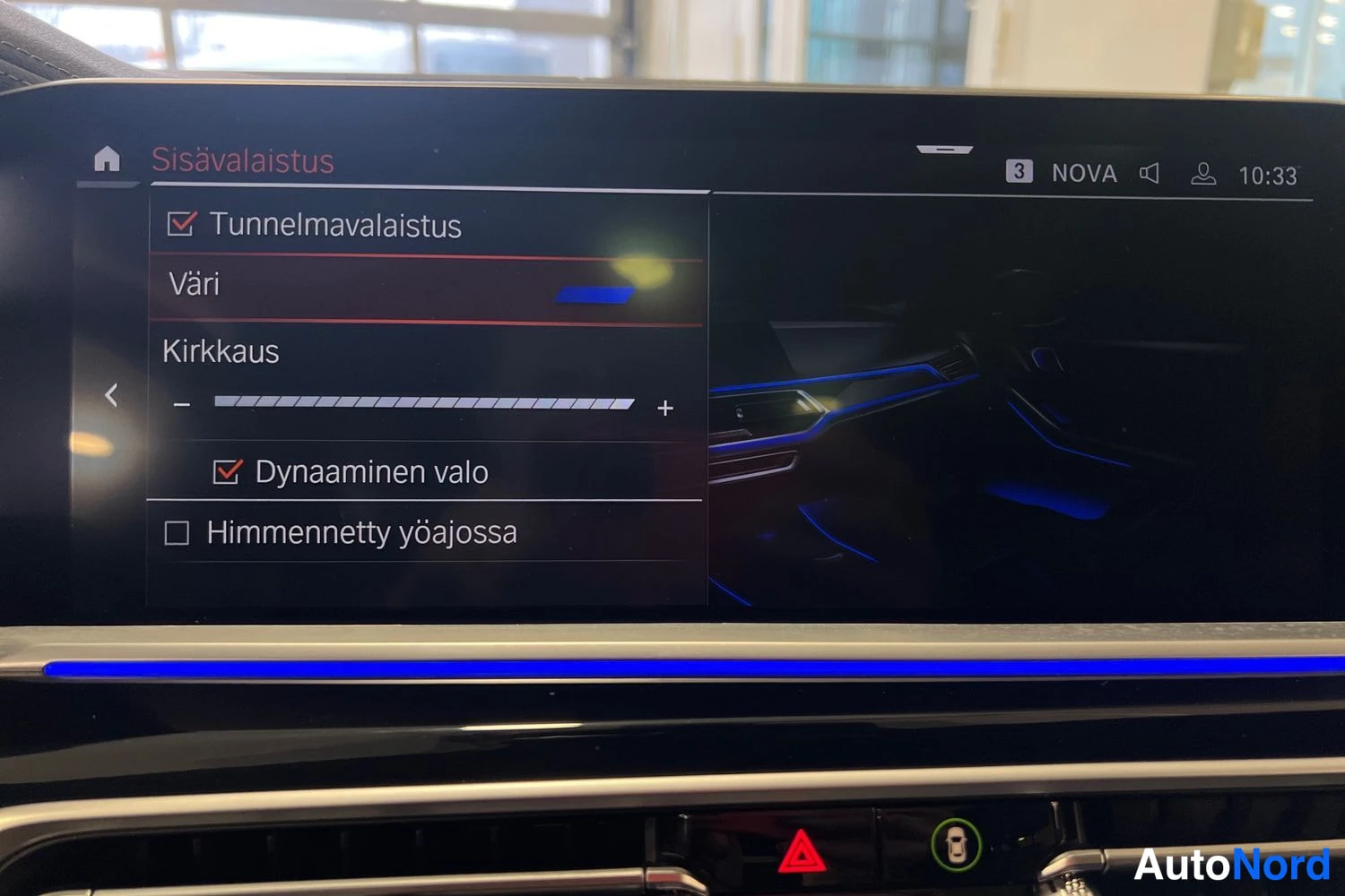 Sininen BMW X7 2022, yksityiskohta, kuva 32