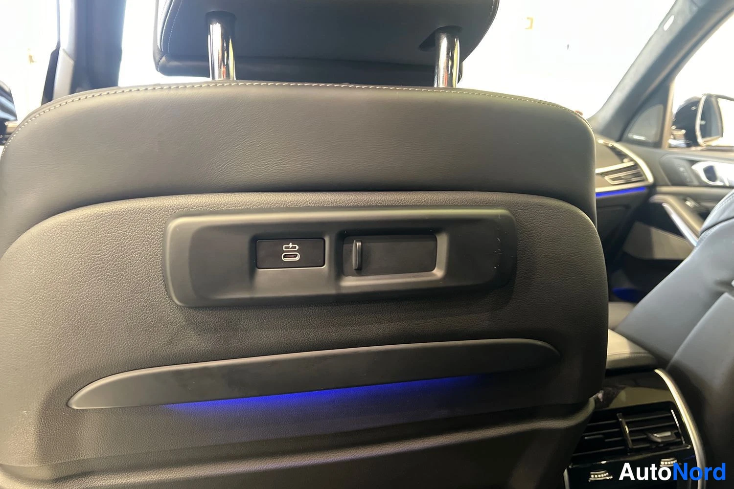 Sininen BMW X7 2022, yksityiskohta, kuva 35
