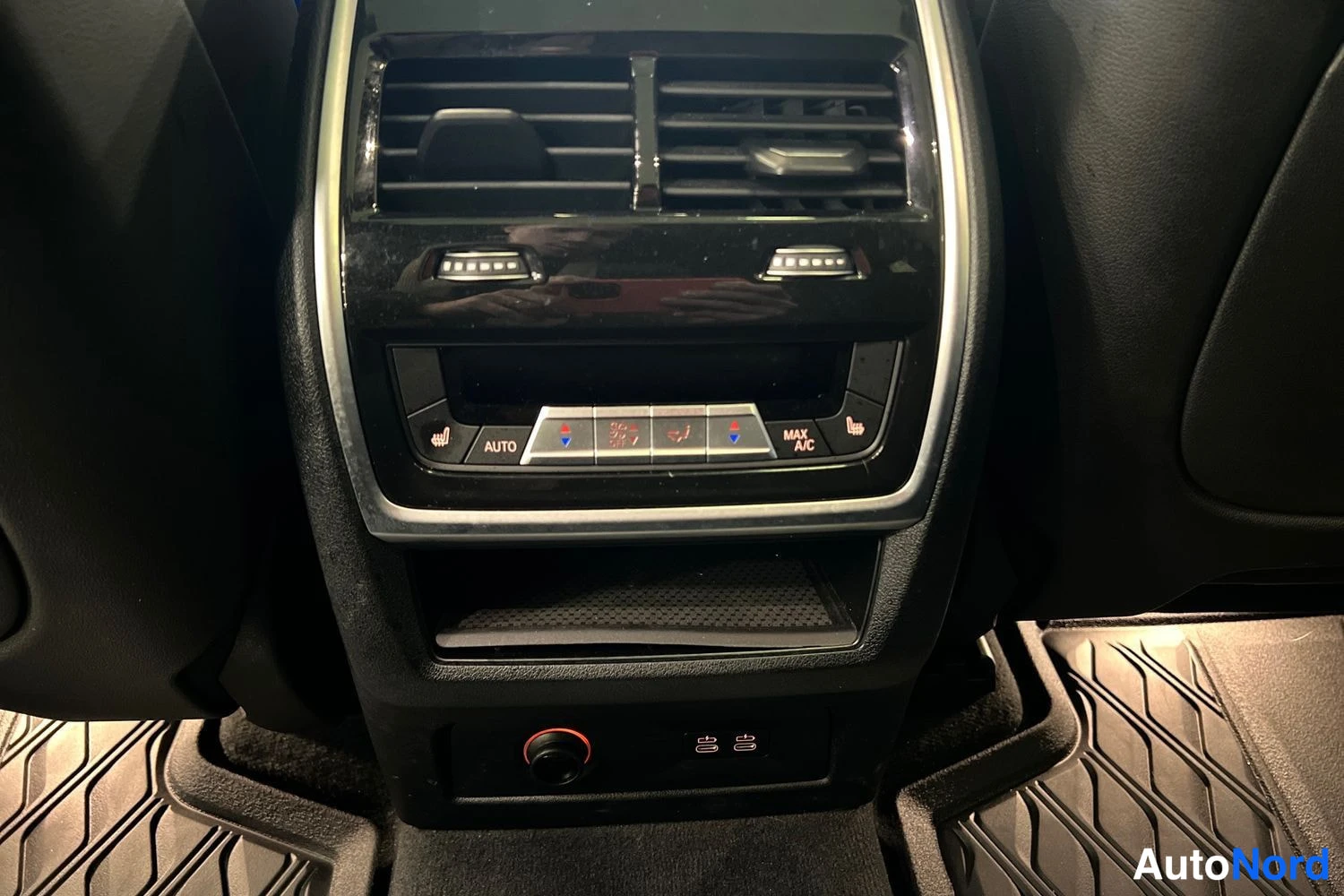 Sininen BMW X7 2022, yksityiskohta, kuva 36
